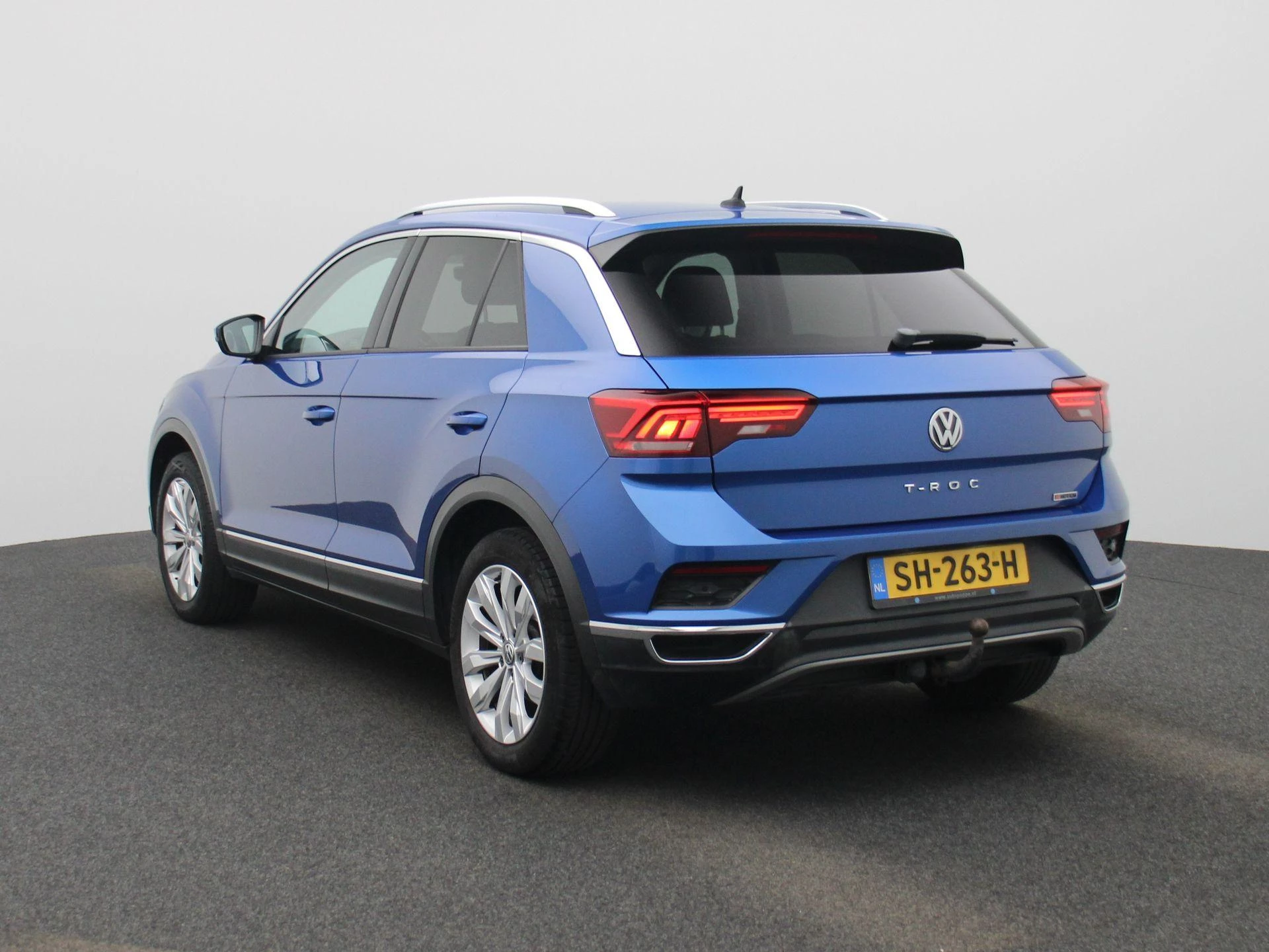 Volkswagen-T-Roc-image-1