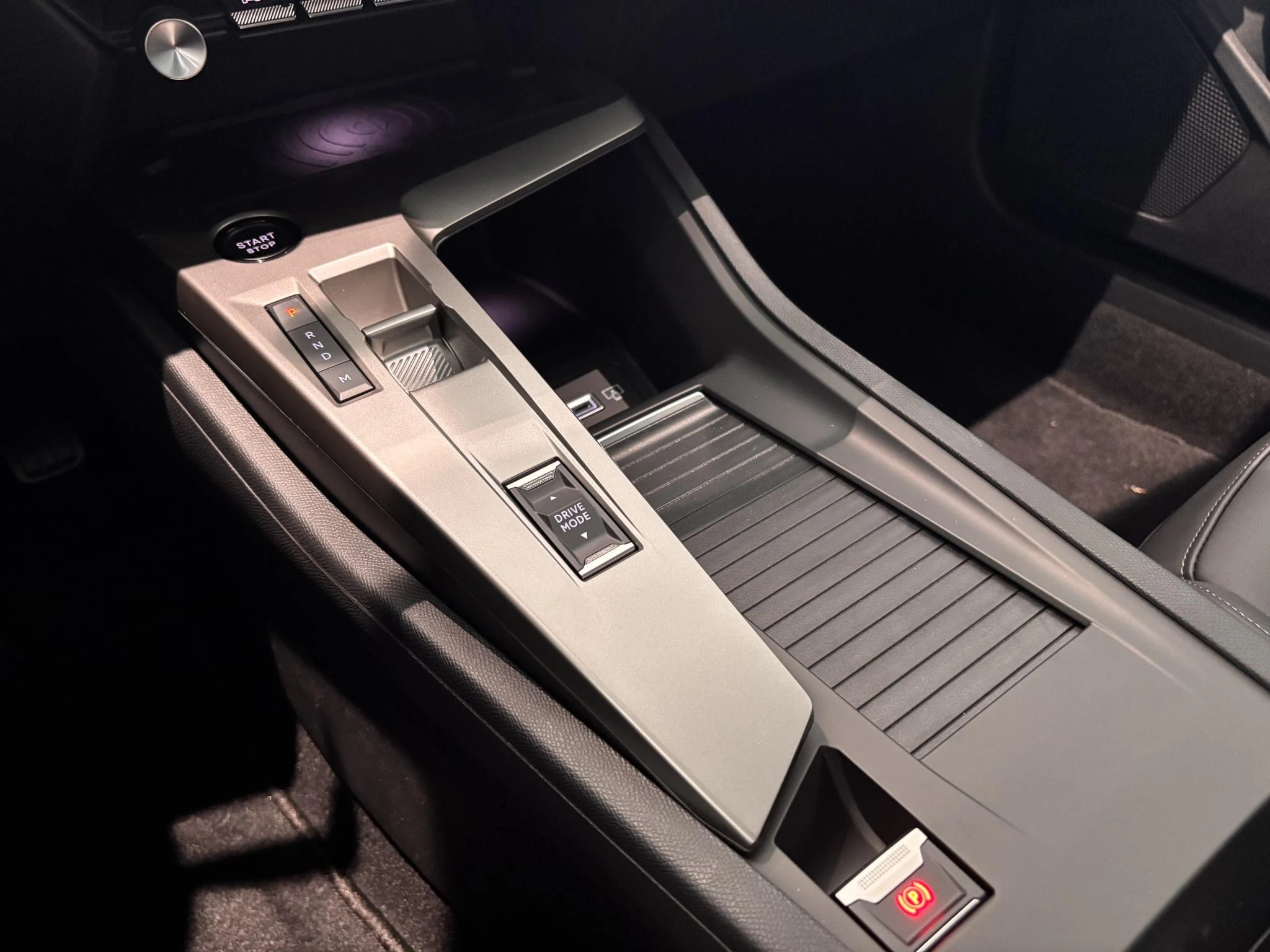 Peugeot 408 1.2 Allure Hybrid 145