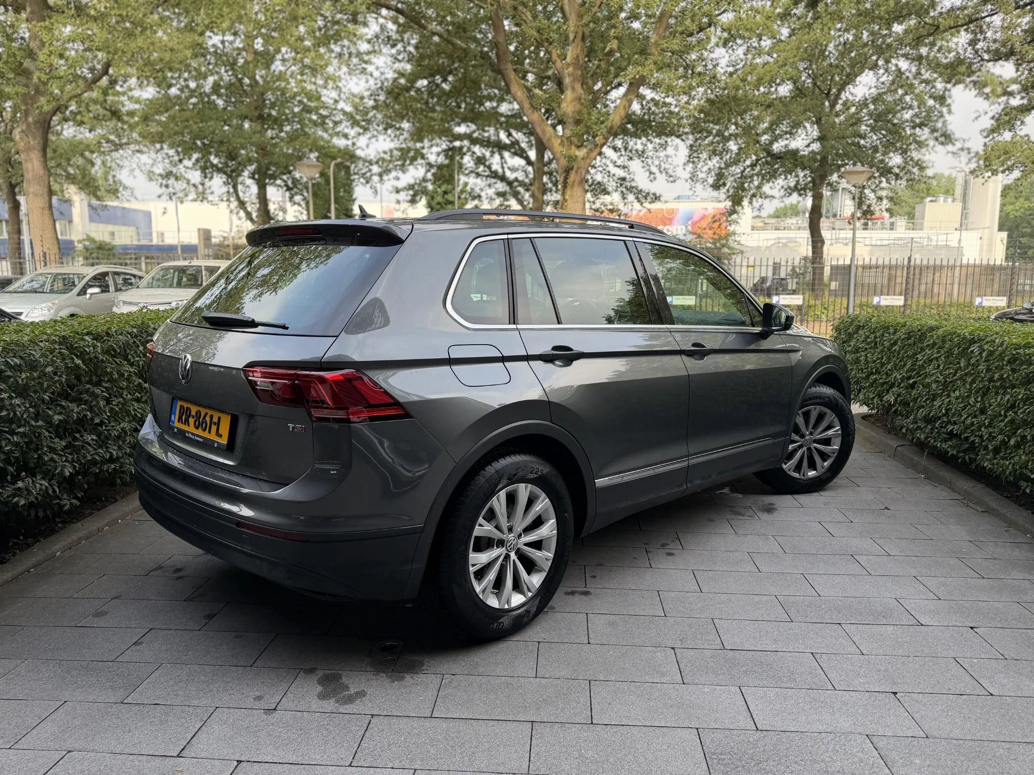 Volkswagen-Tiguan-image-1