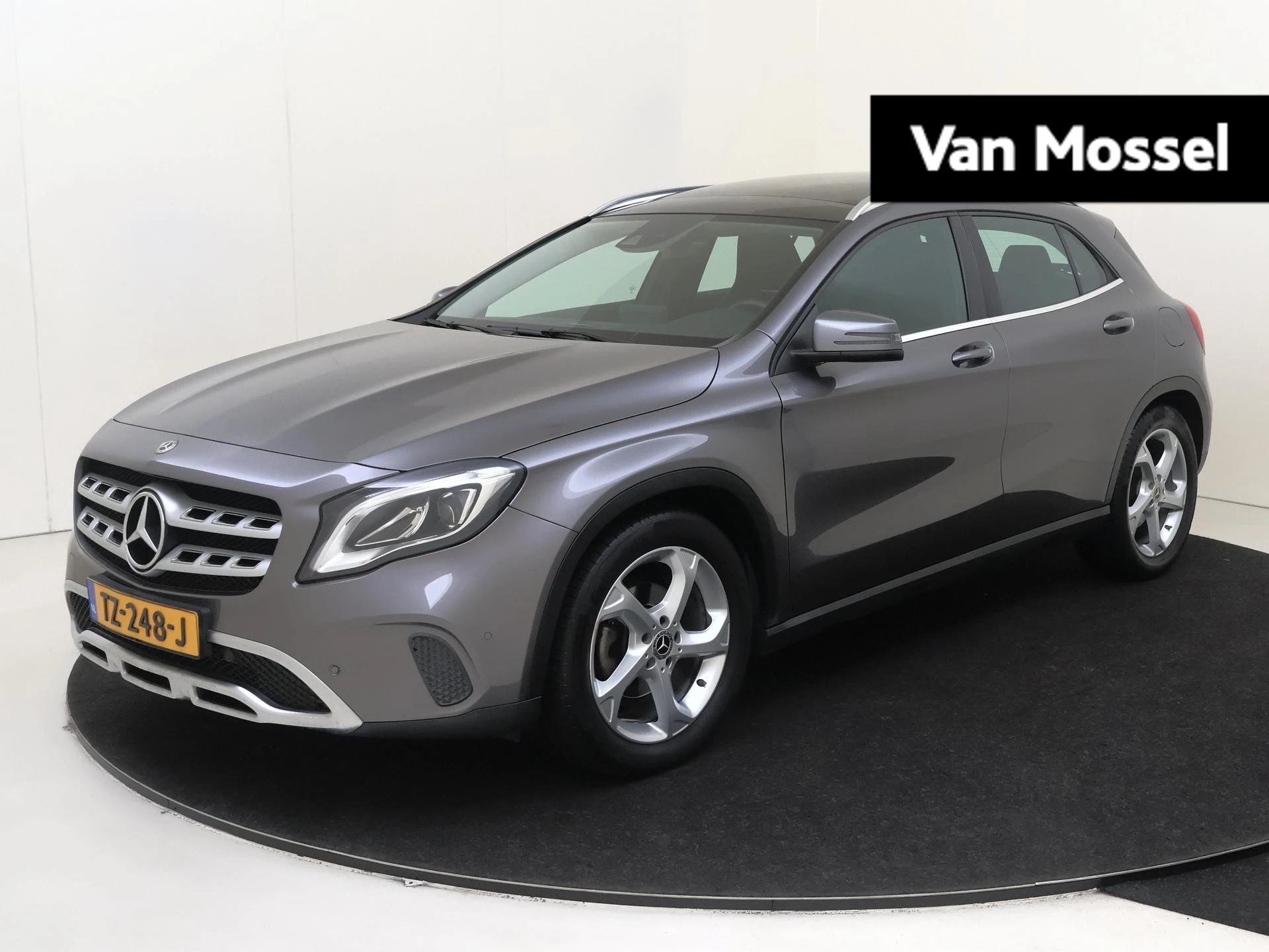 Mercedes-Benz-GLA-image-0
