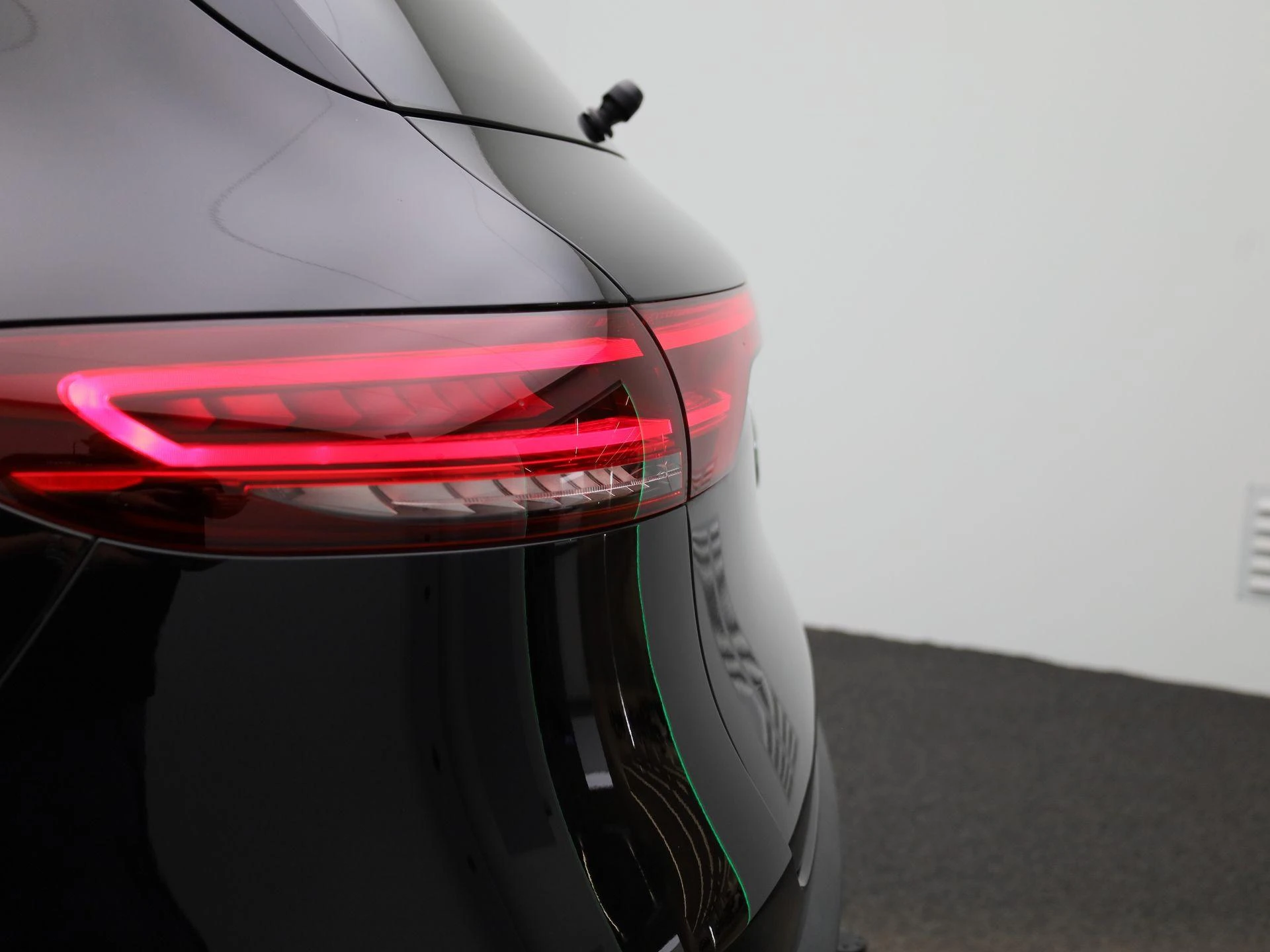 Mercedes-Benz-EQC-image-62