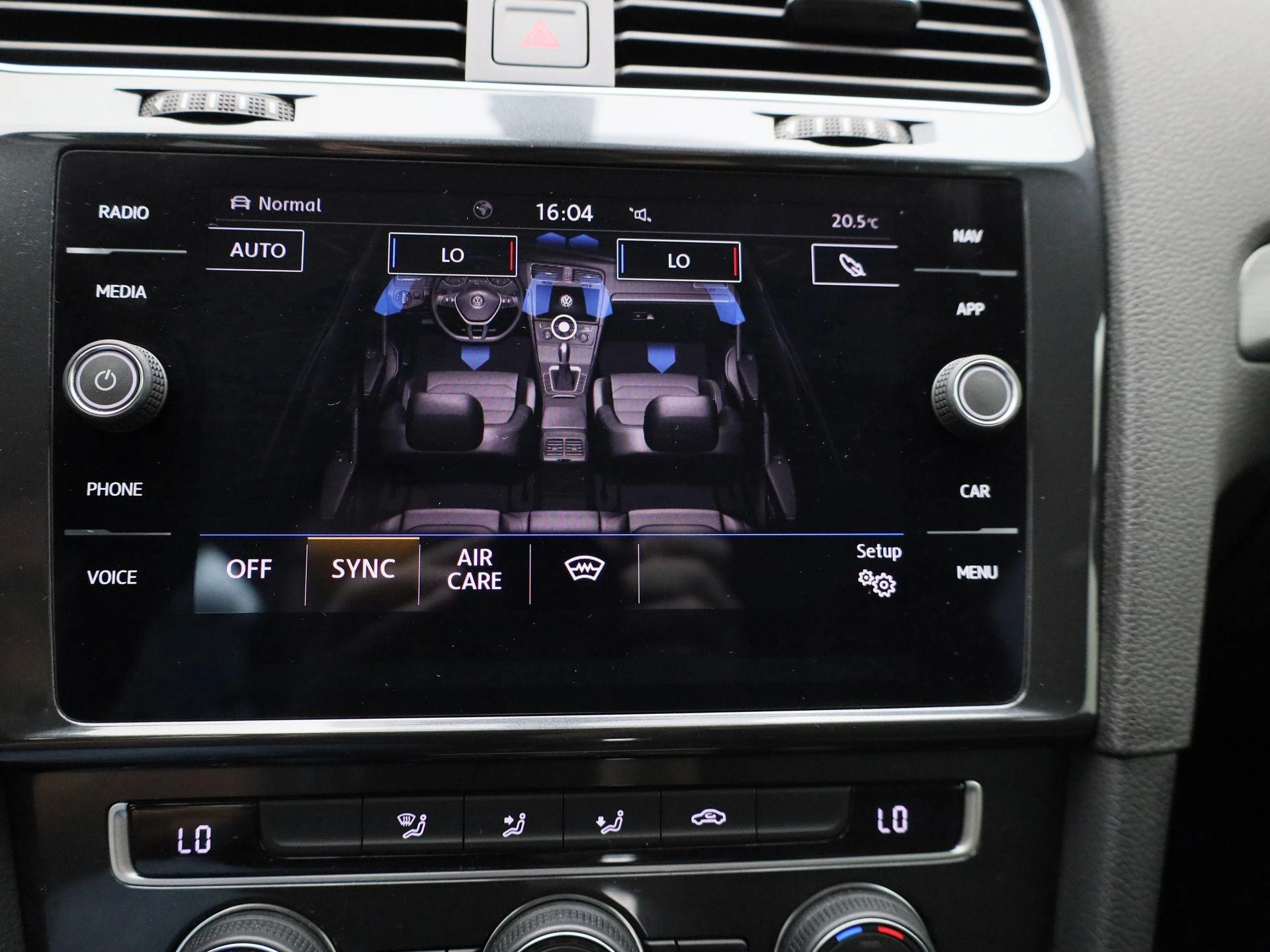 Volkswagen-e-Golf-image-22