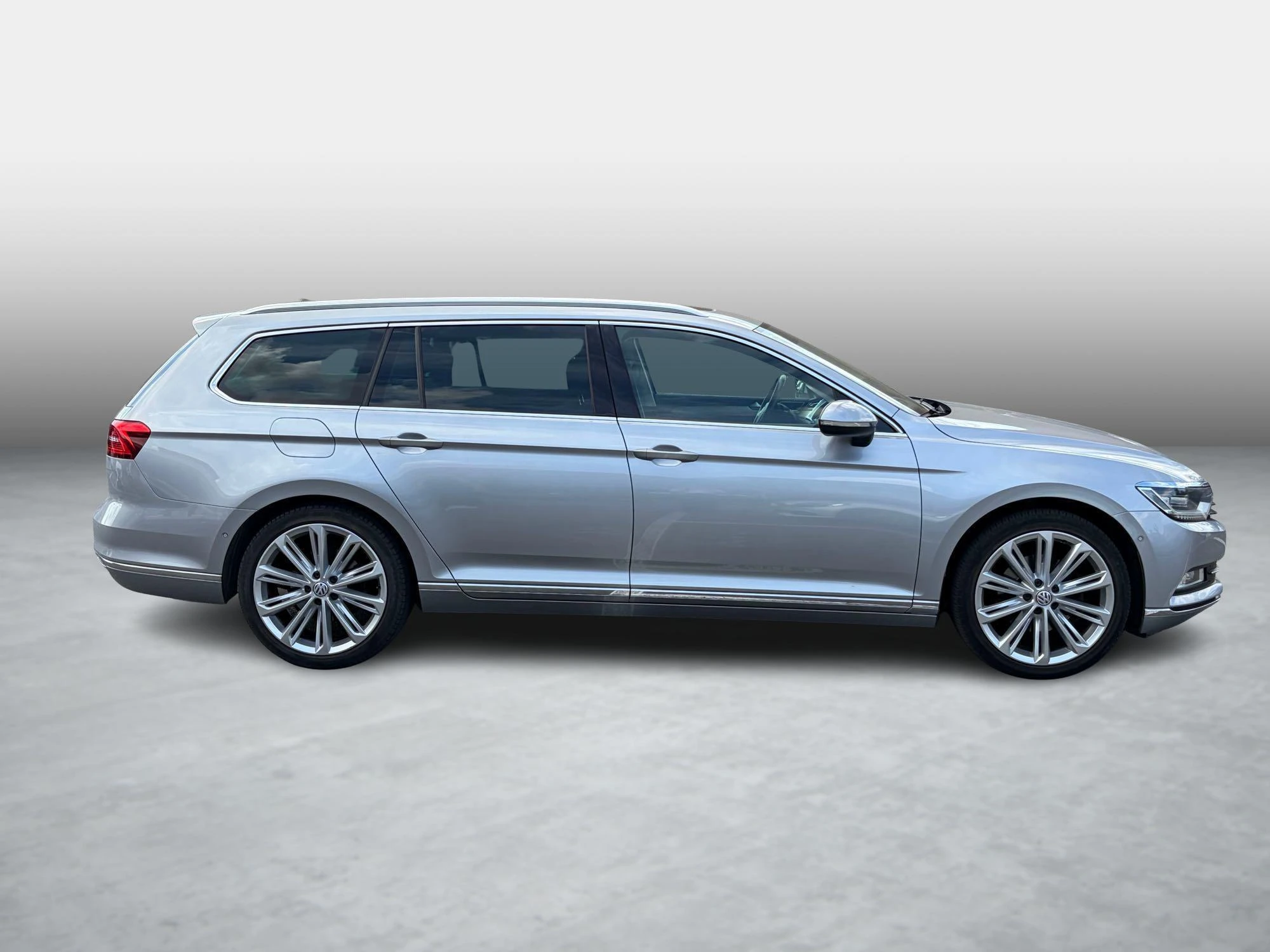 Volkswagen-Passat-image-1