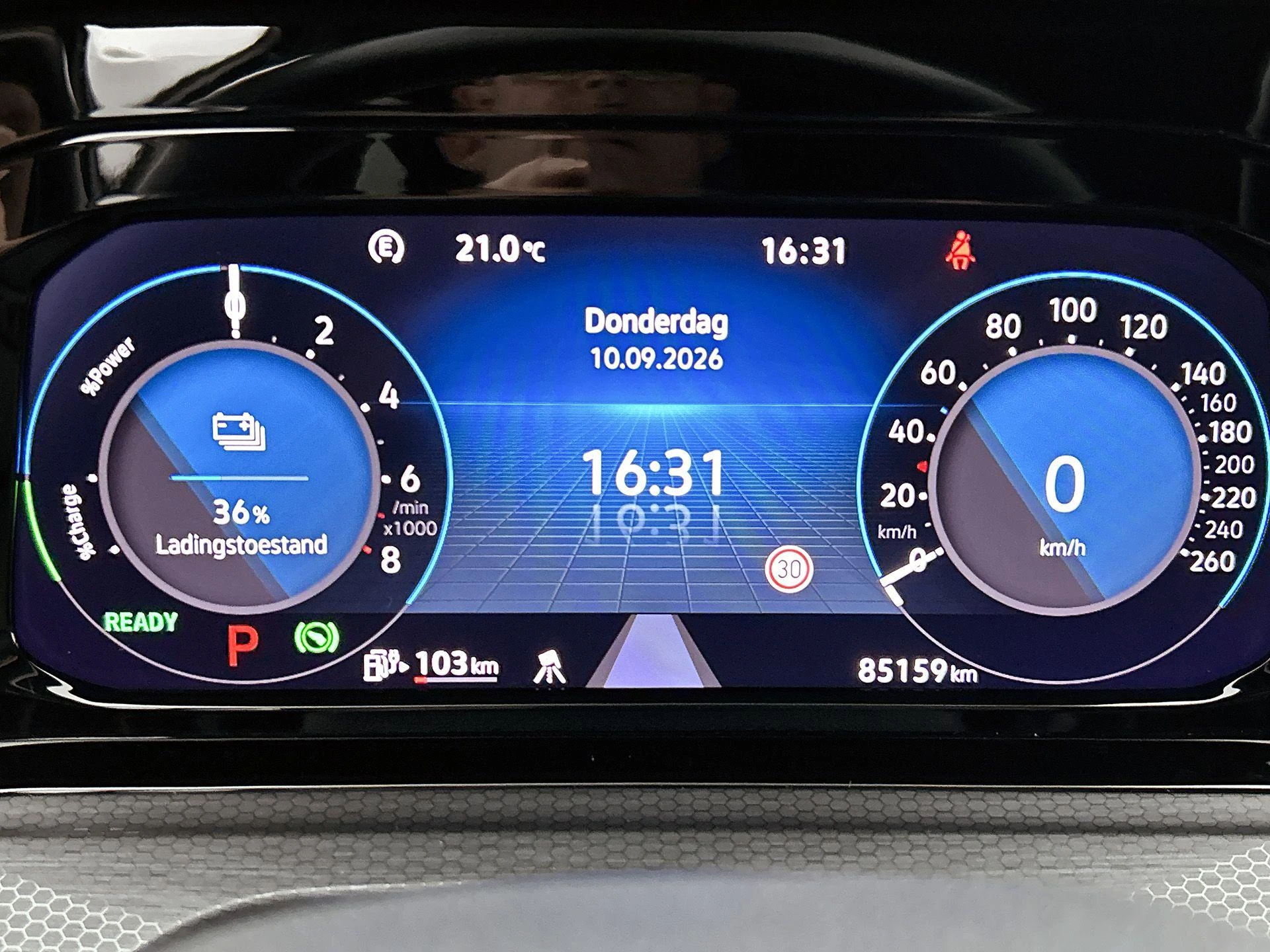 Volkswagen-Golf-image-10