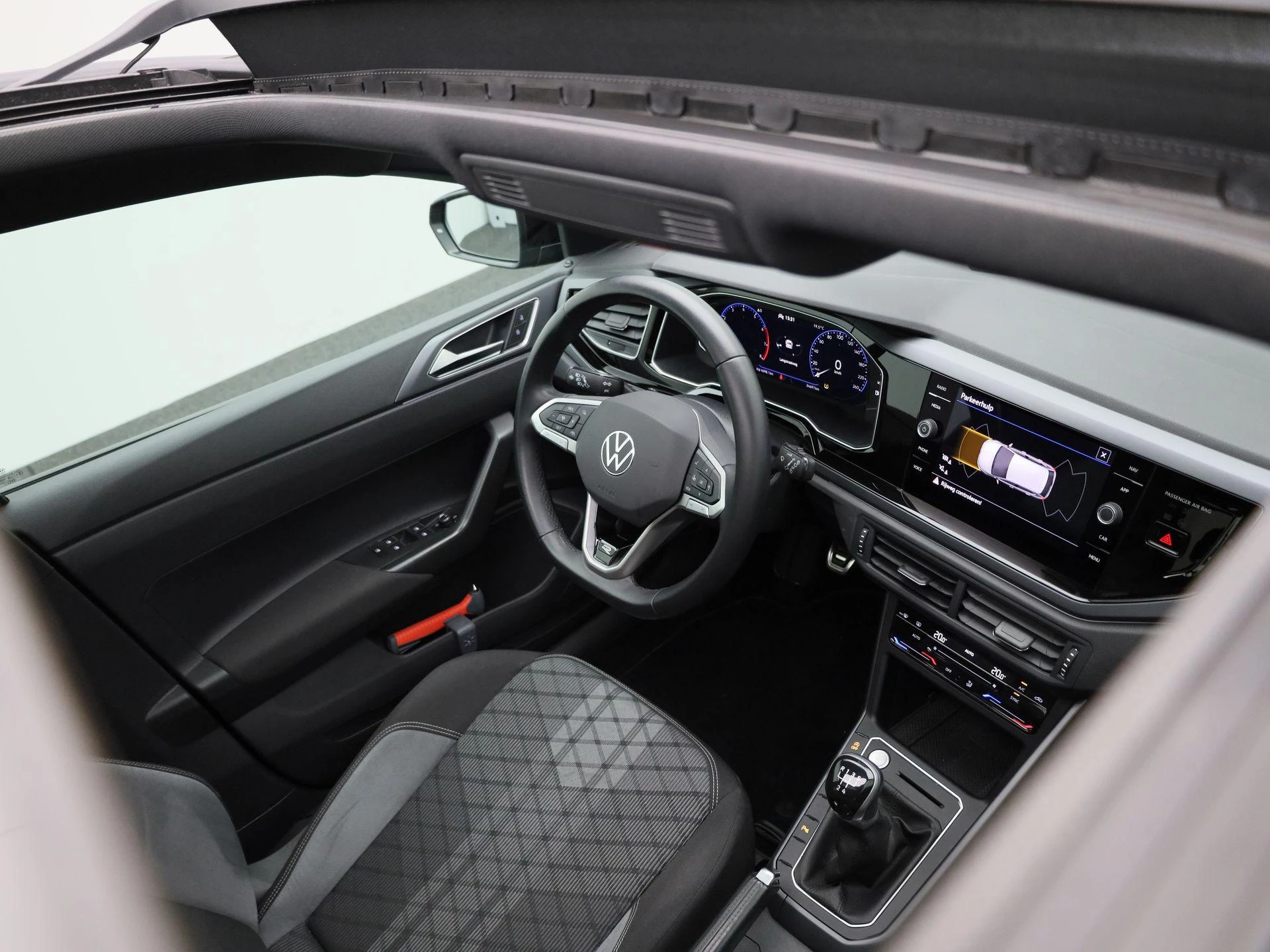 Volkswagen-Polo-image-37