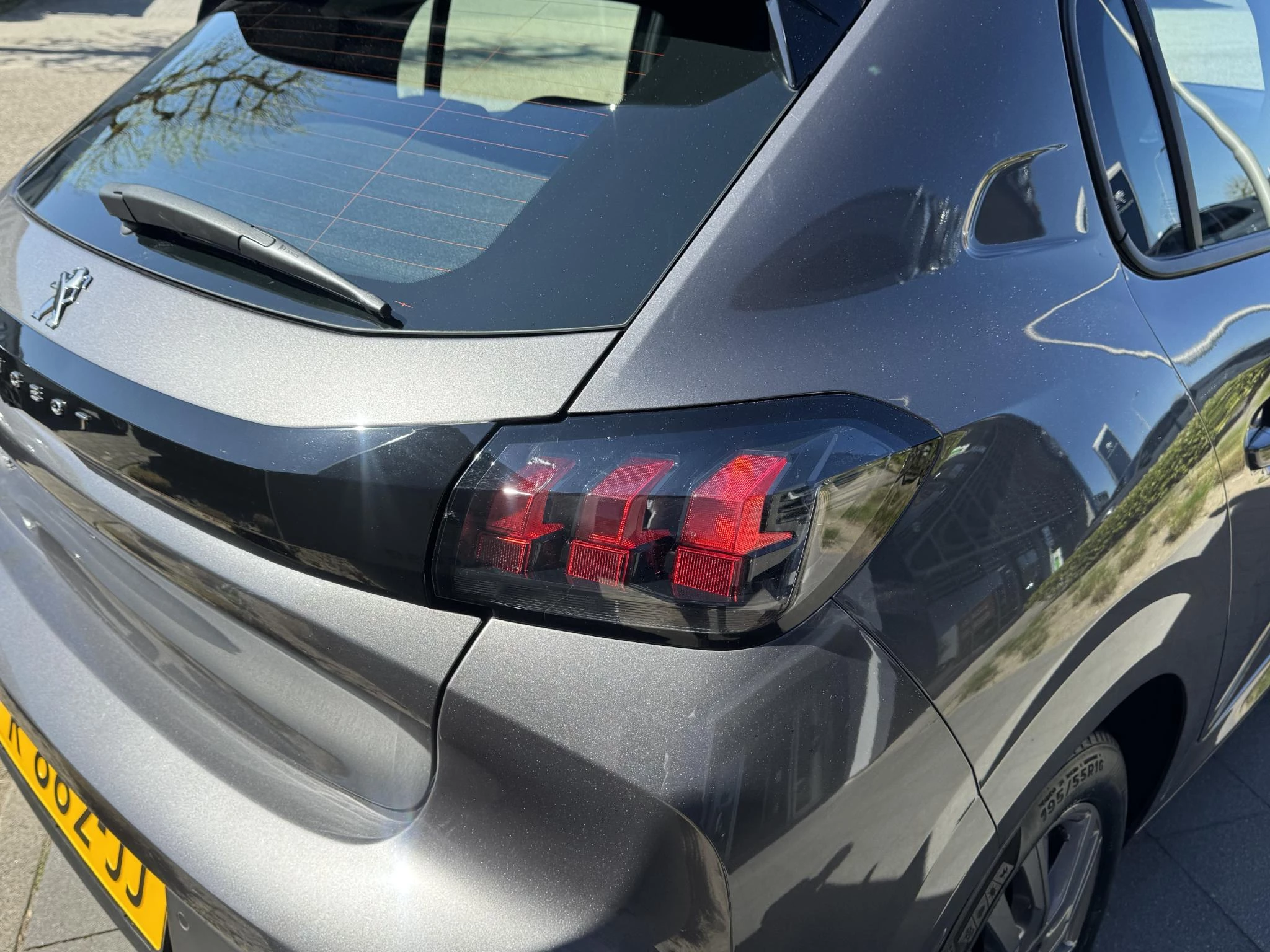 Peugeot-208-image-11