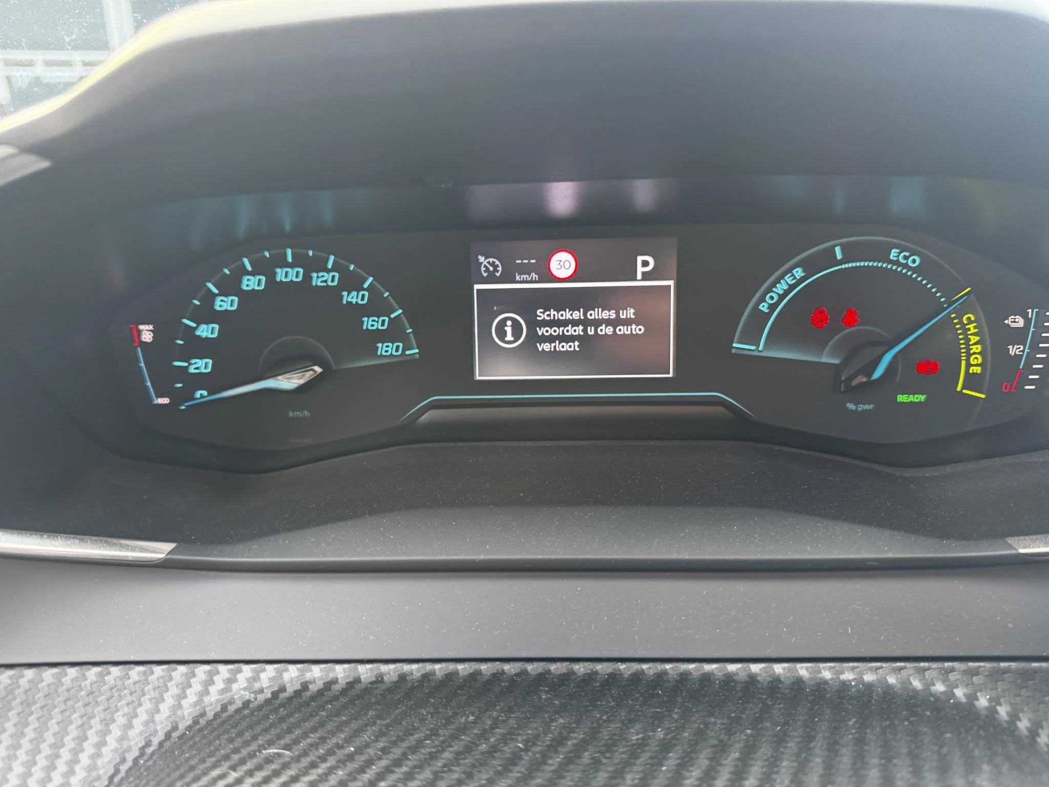 Peugeot-e-208-image-16