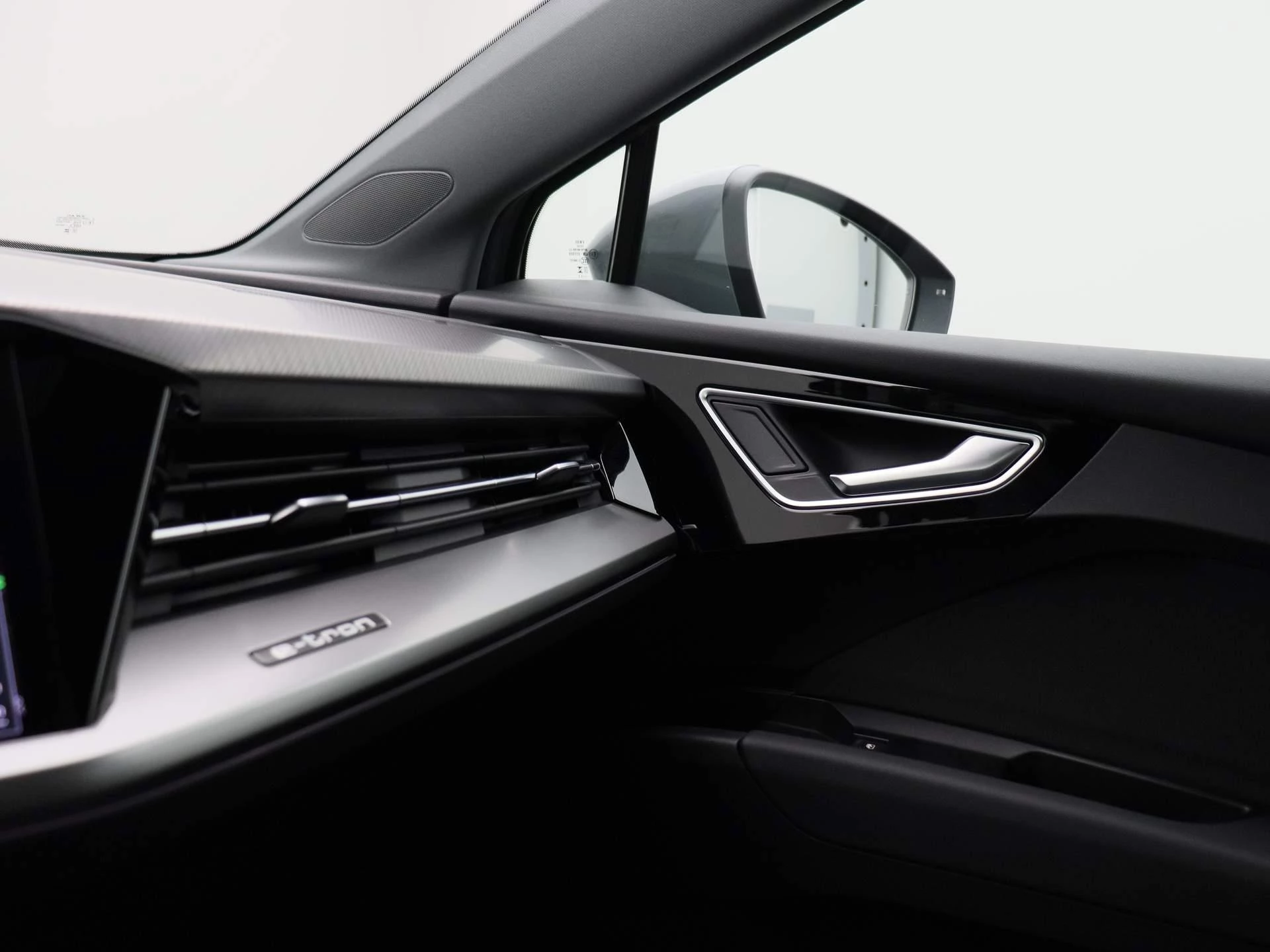 Audi-Q4 e-tron-image-27