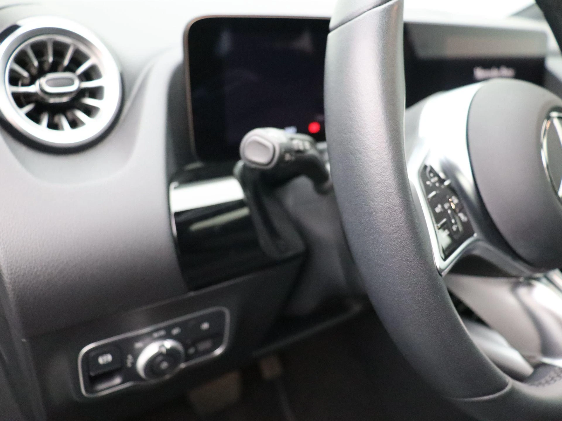 Mercedes-Benz EQA 250+ Business Line + PANO DAK + CARPLAY + CAMERA +