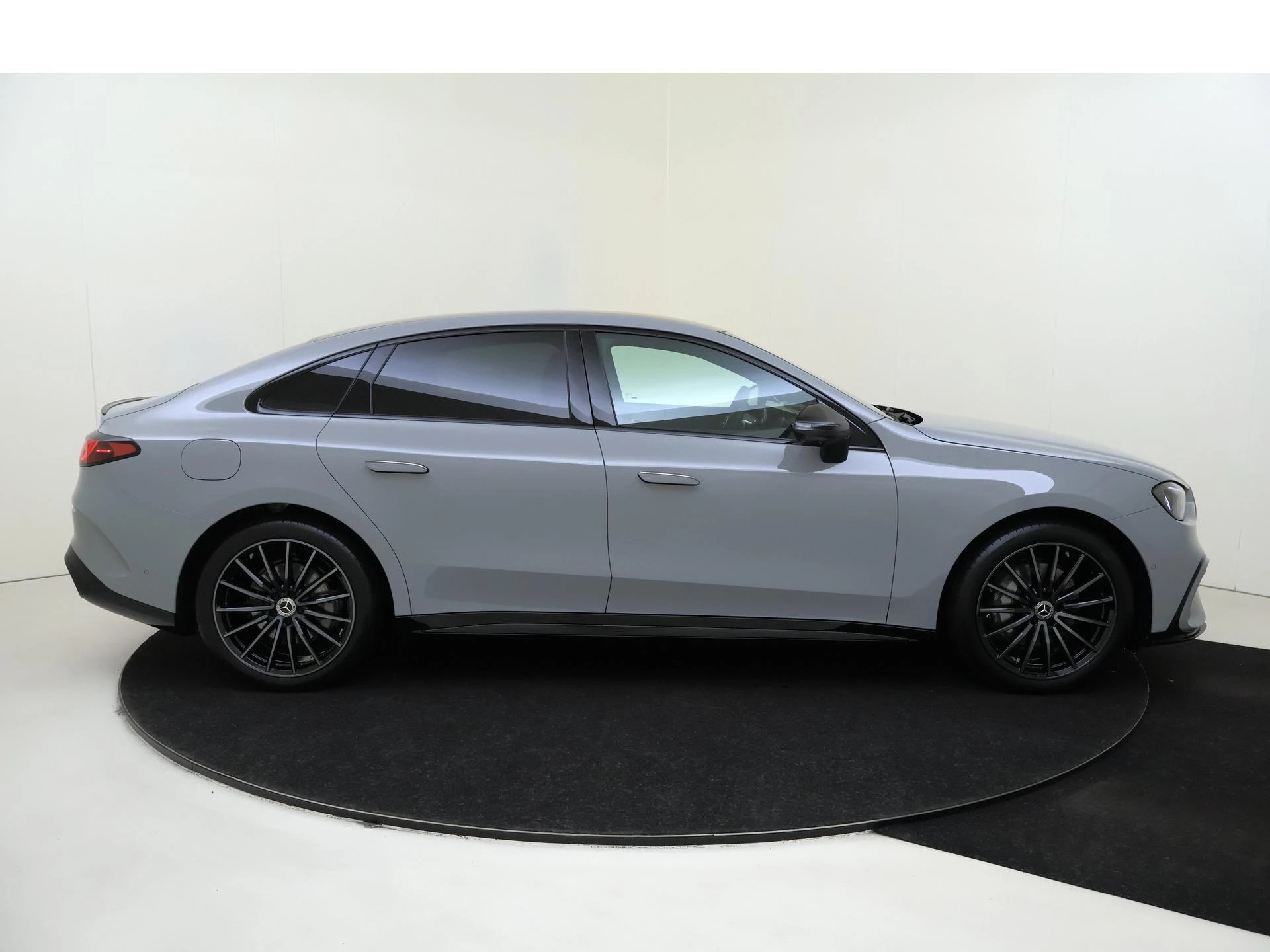 Mercedes-Benz-C-Klasse-image-7