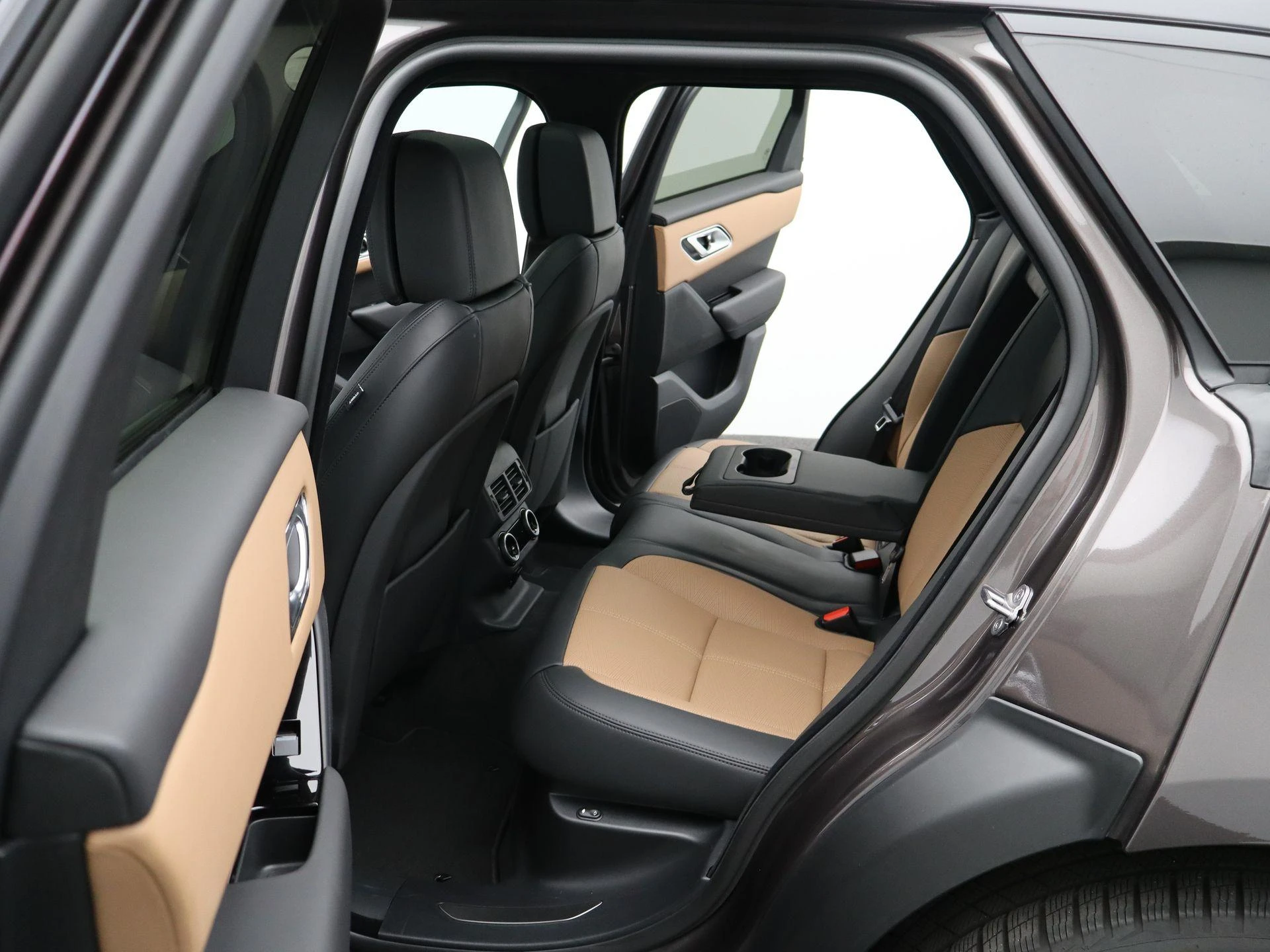 Land Rover-Range Rover Velar-image-13