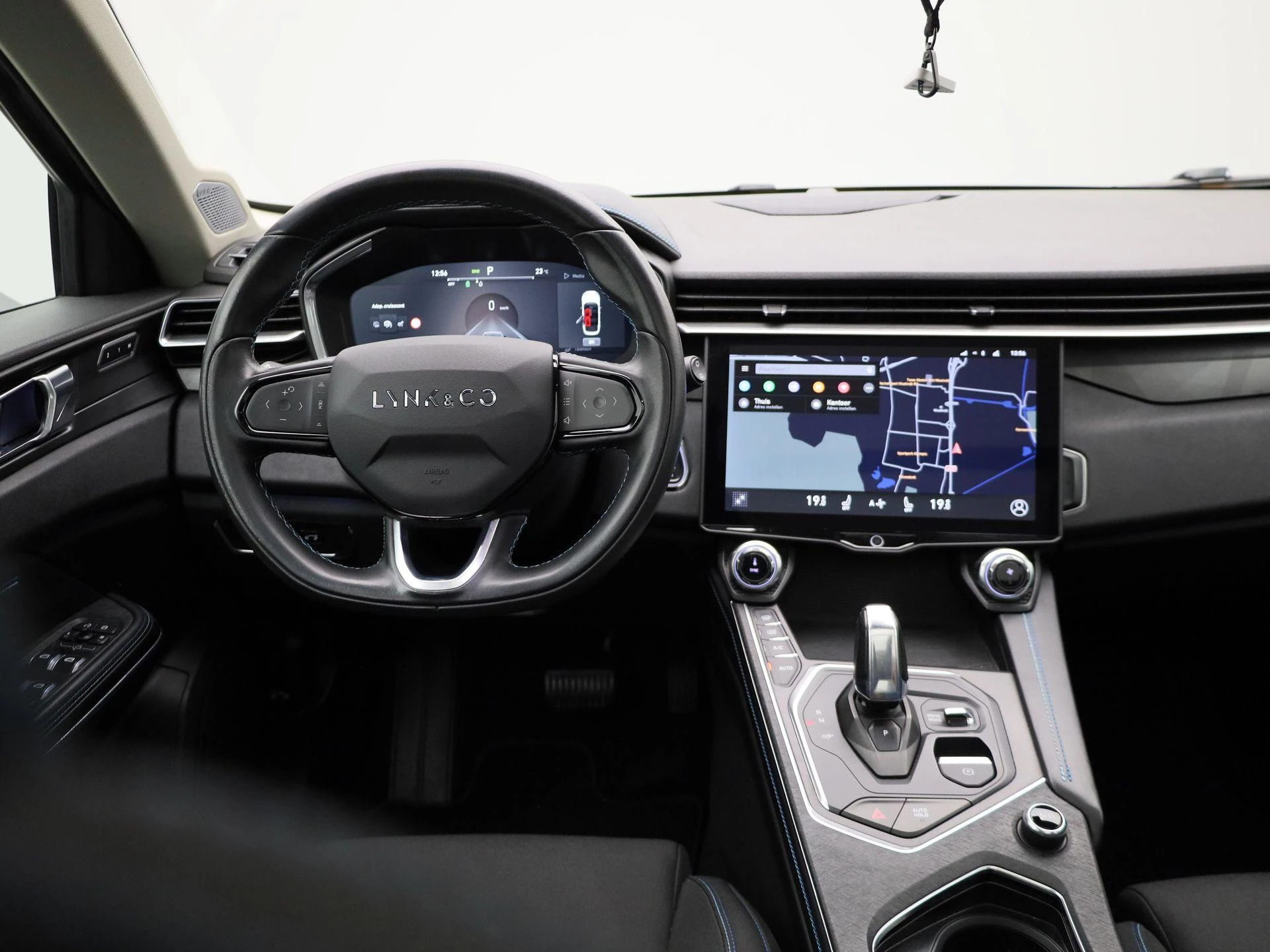 Lynk & Co-01-image-6