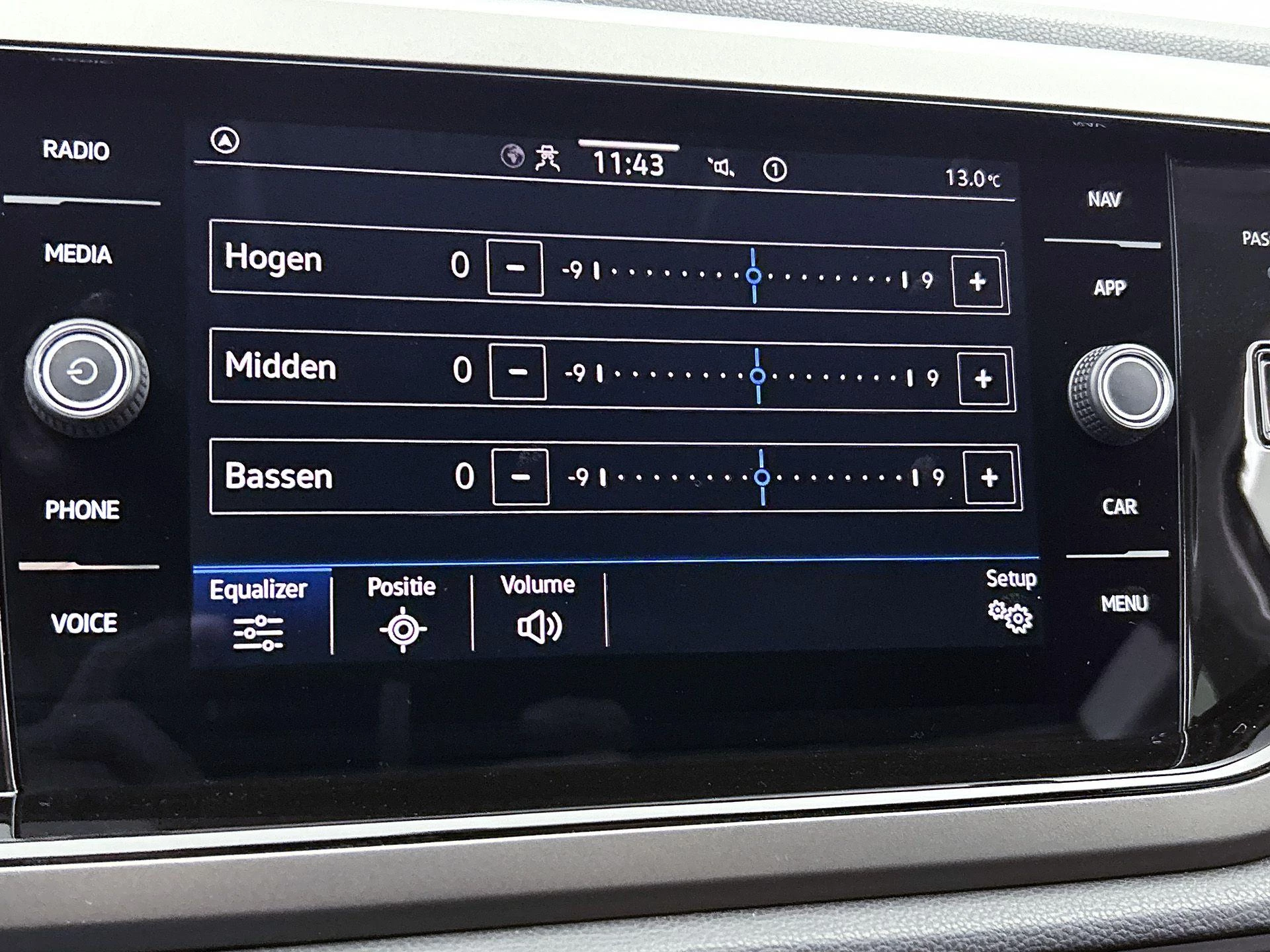 Volkswagen-Polo-image-9