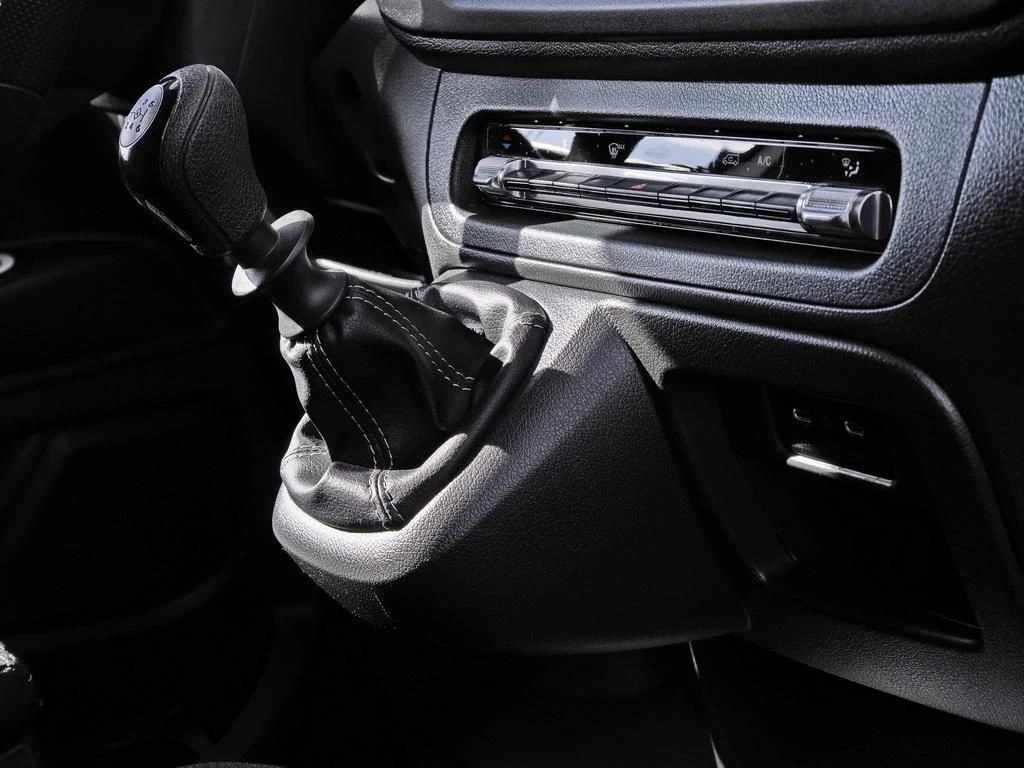 Mercedes-Benz-Vito 116-image-10