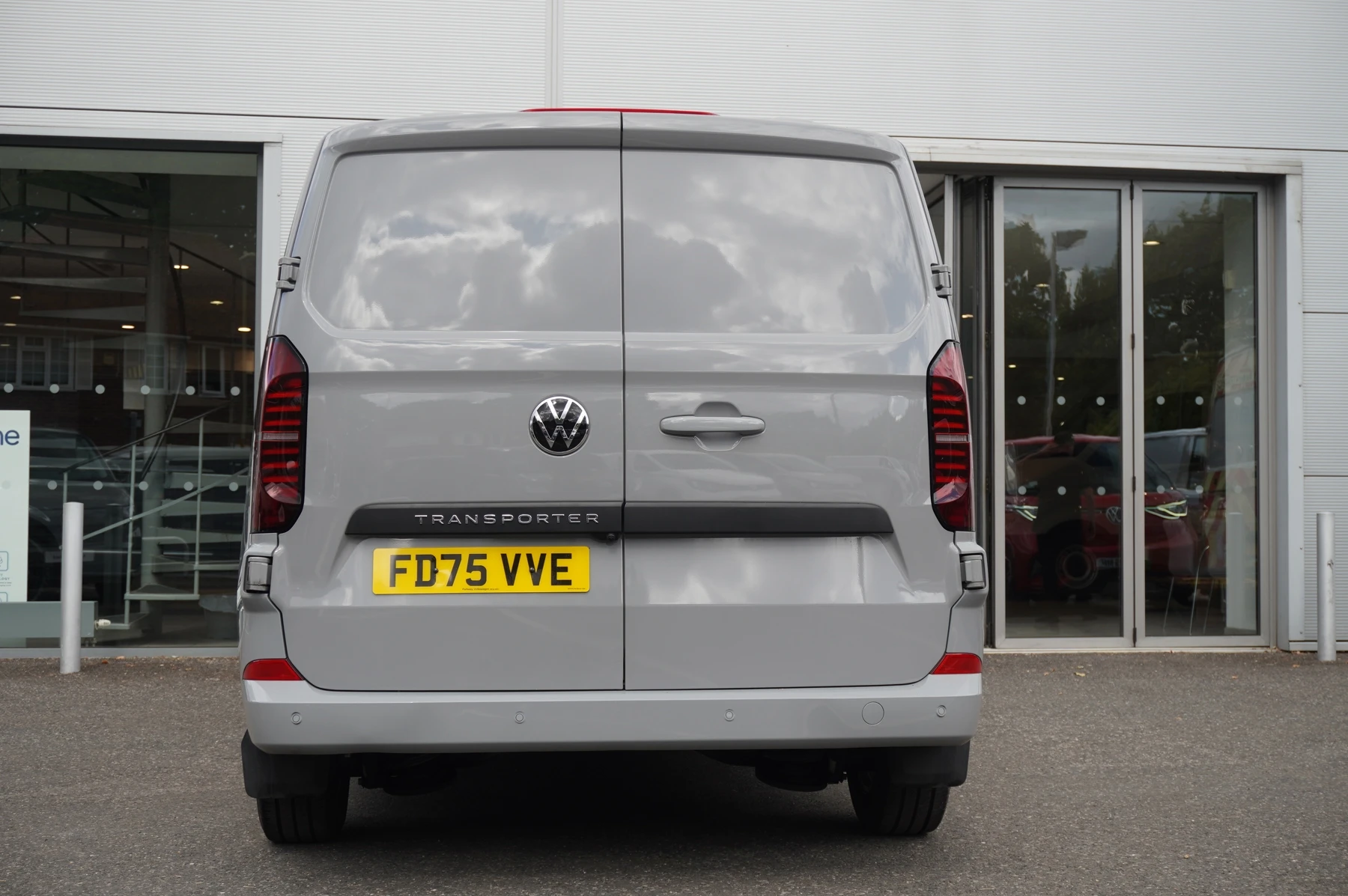 Volkswagen-Transporter-image-21