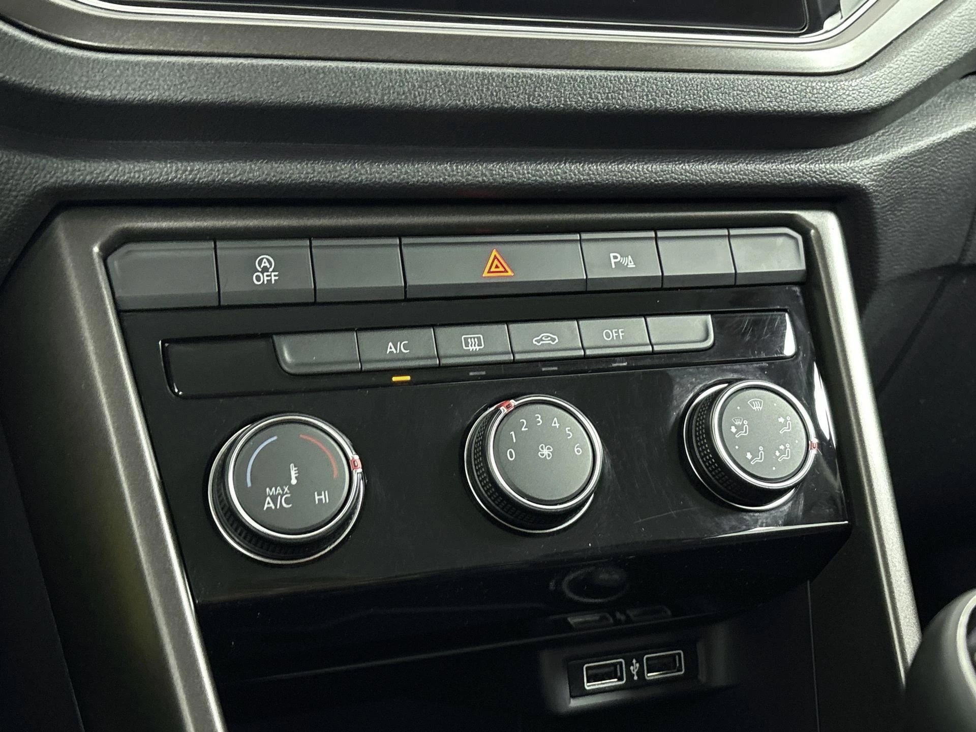 Volkswagen-T-Roc-image-16