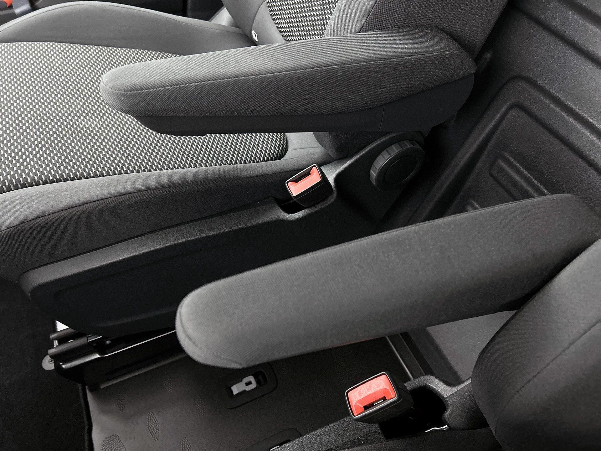 Volkswagen-ID. Buzz Cargo-image-13