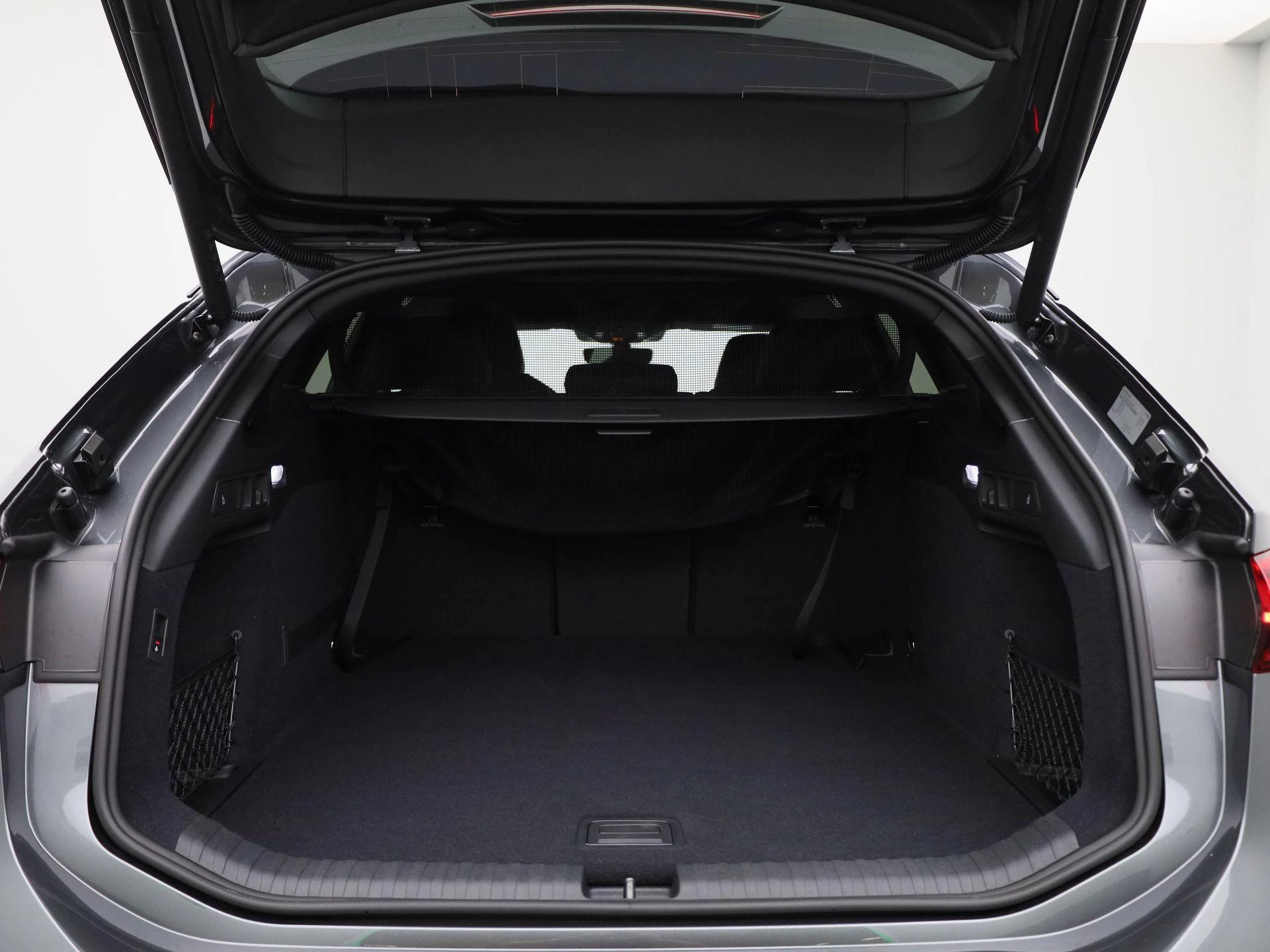 Audi-A6 Avant e-tron-image-13