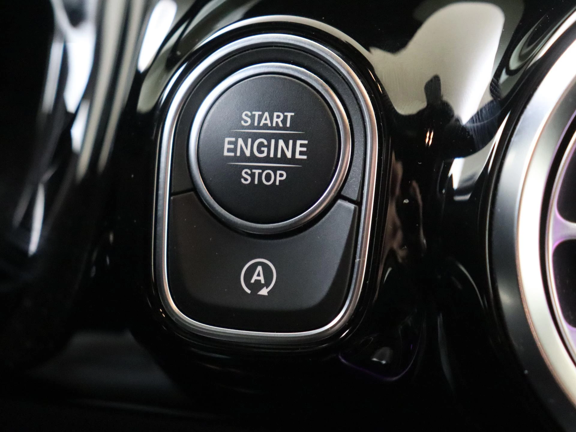 Mercedes-Benz-GLA-image-25
