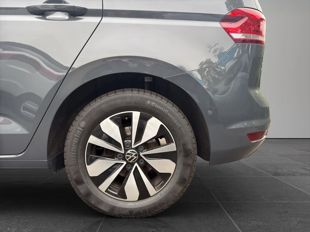 Volkswagen-Touran-image-5