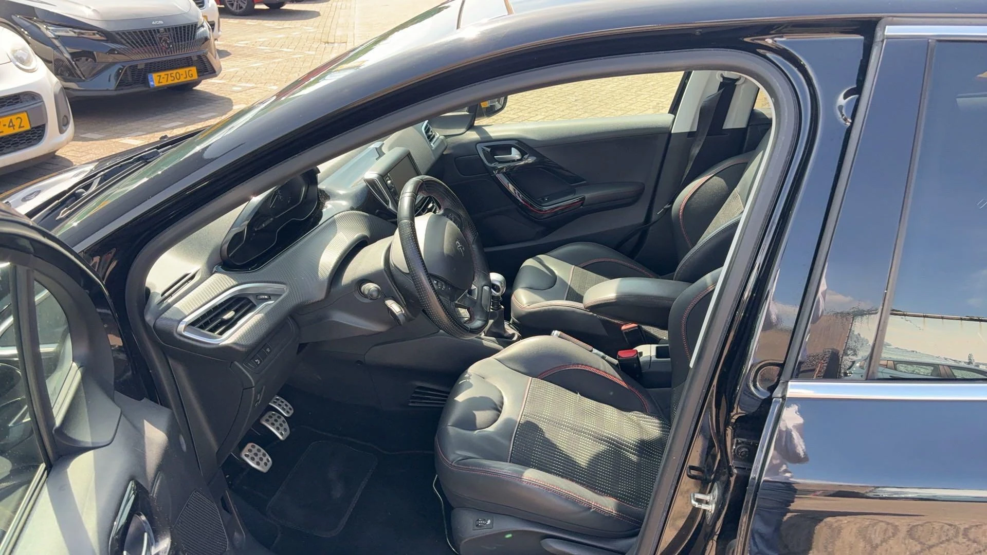 Peugeot-208-image-6