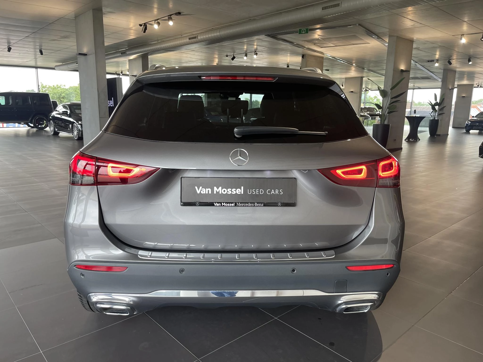 Mercedes-Benz GLA 200 Luxury Line + MULTIBEAM LED + PANO DAK + CARPLAY + TREKHAAK +