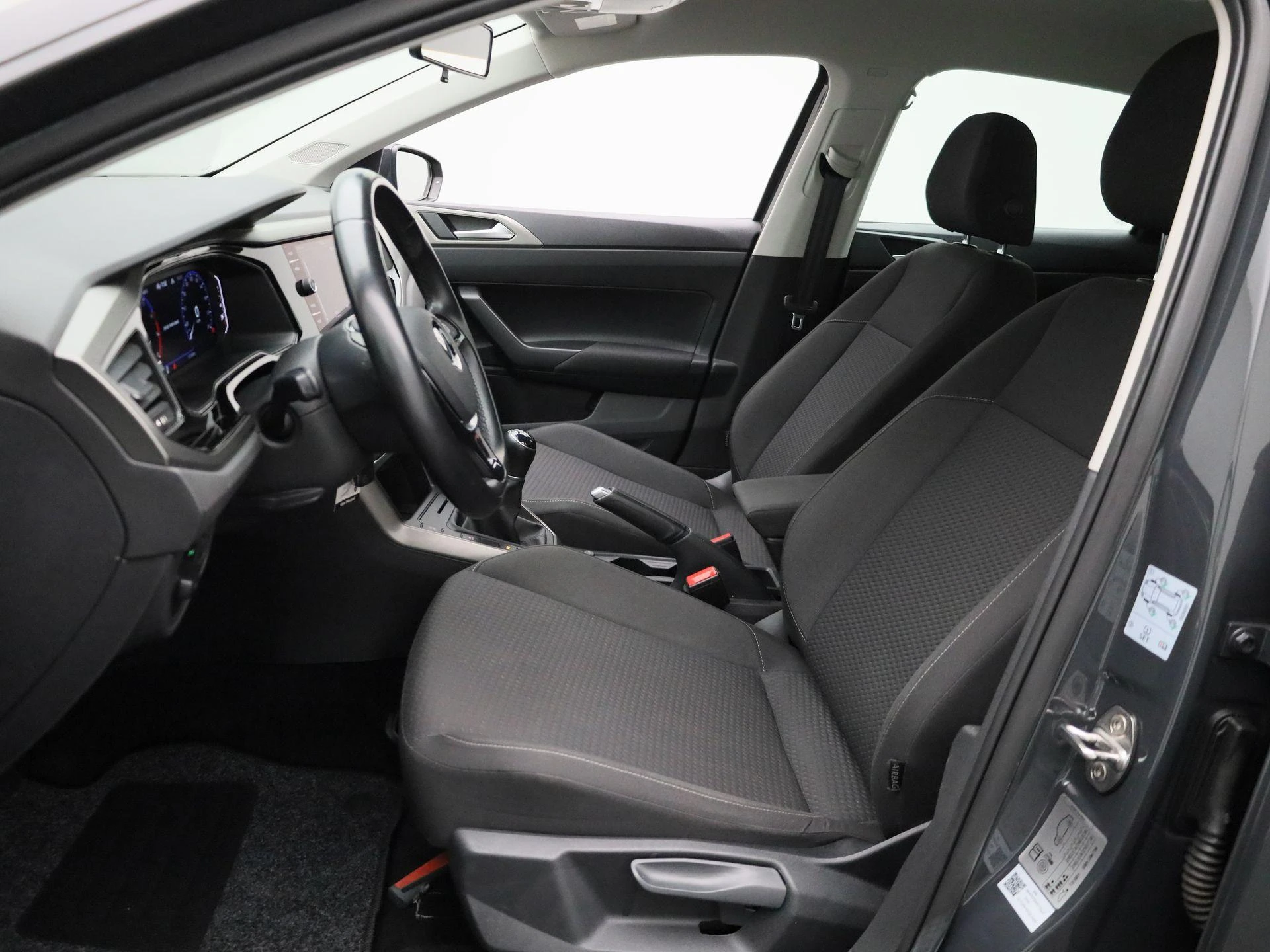 Volkswagen-Polo-image-10