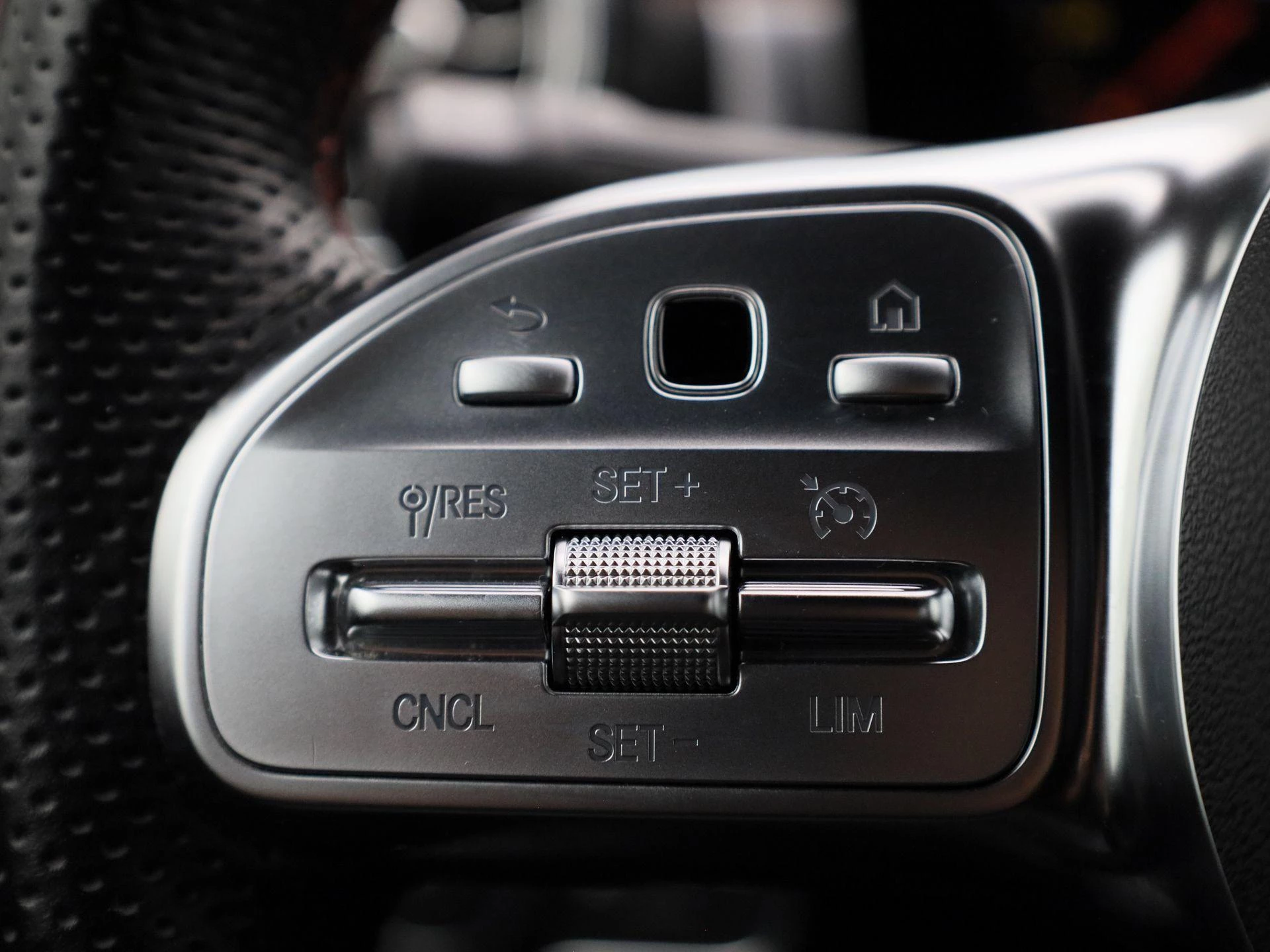 Mercedes-Benz-CLA-image-17