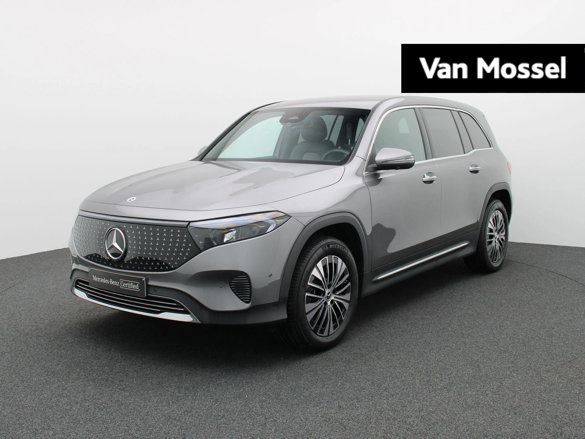 Mercedes-Benz-EQB-image-0