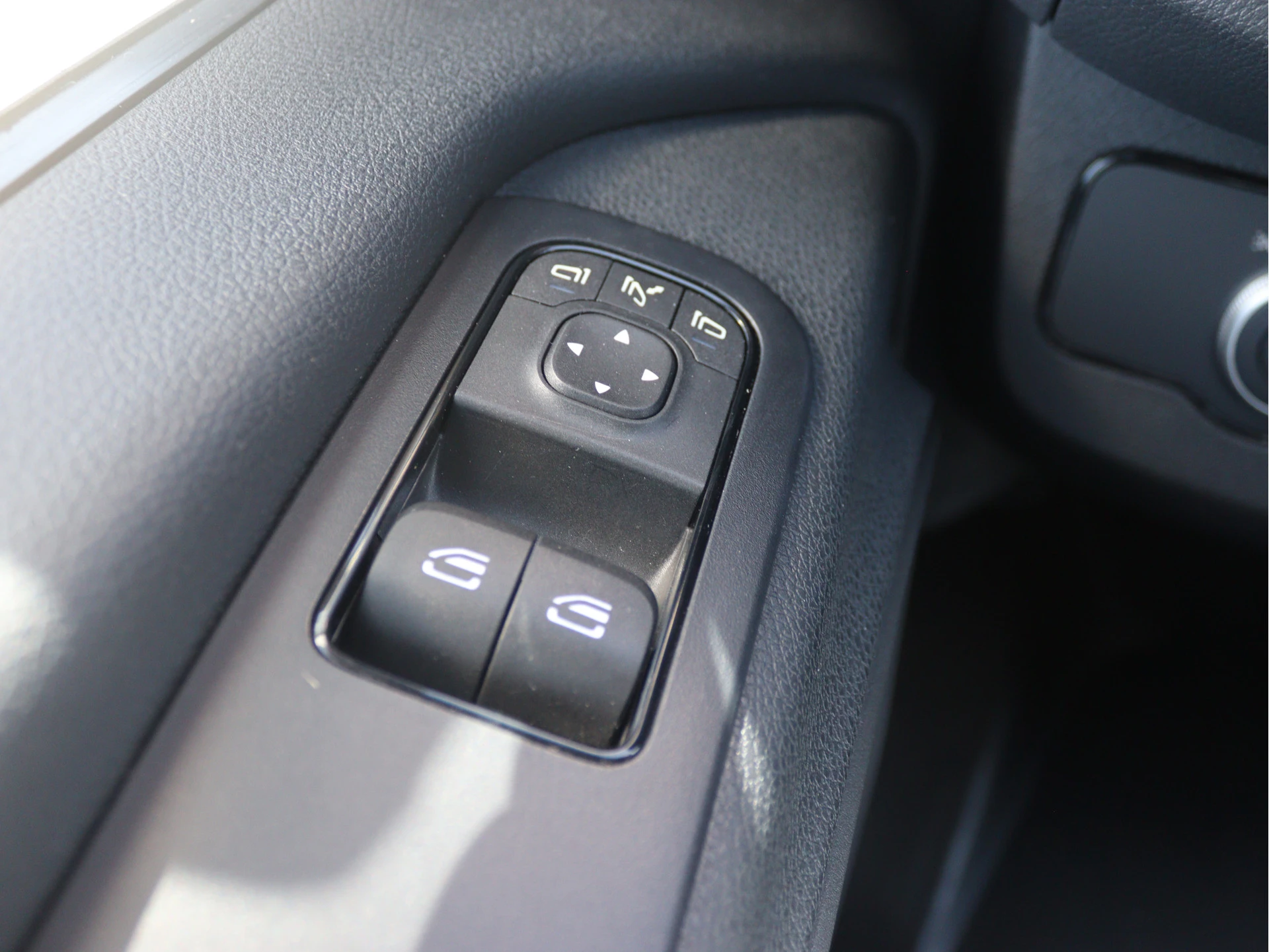 Mercedes-Benz-Sprinter-image-4