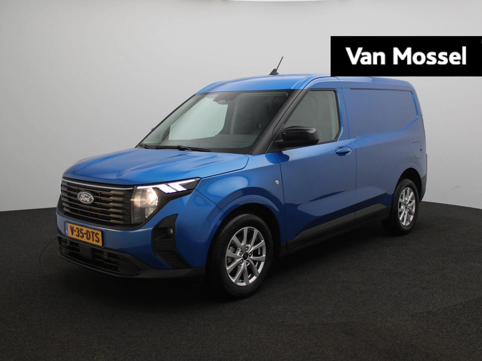 Ford-Transit Courier-image-0