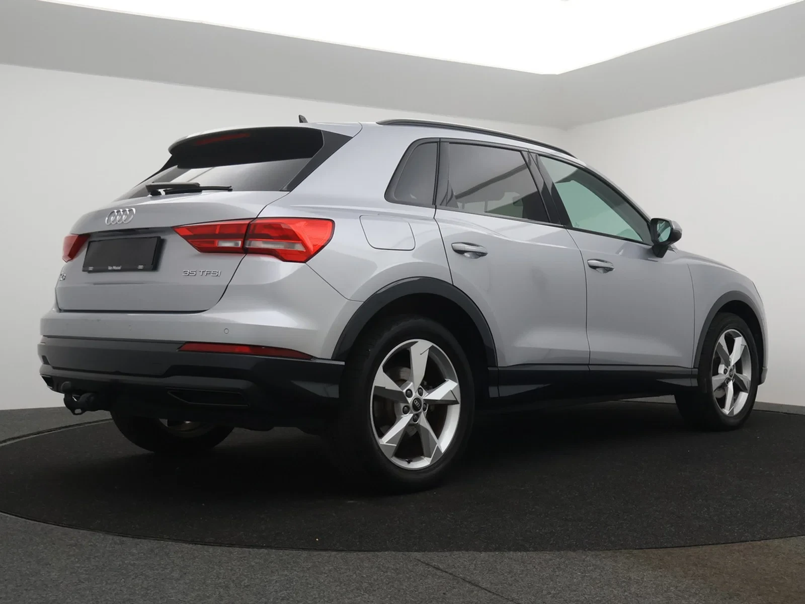 Audi Q3 35TFSI Business Edition Advanced 150PK *AUTOMAAT*VIRTUAL COCKPIT*SHADOW LOOK*TREKHAAK*CRUISE*PDC*APP