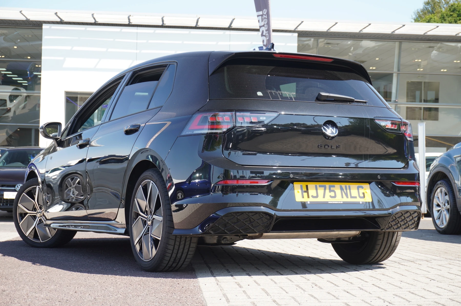 Volkswagen-Golf-image-2