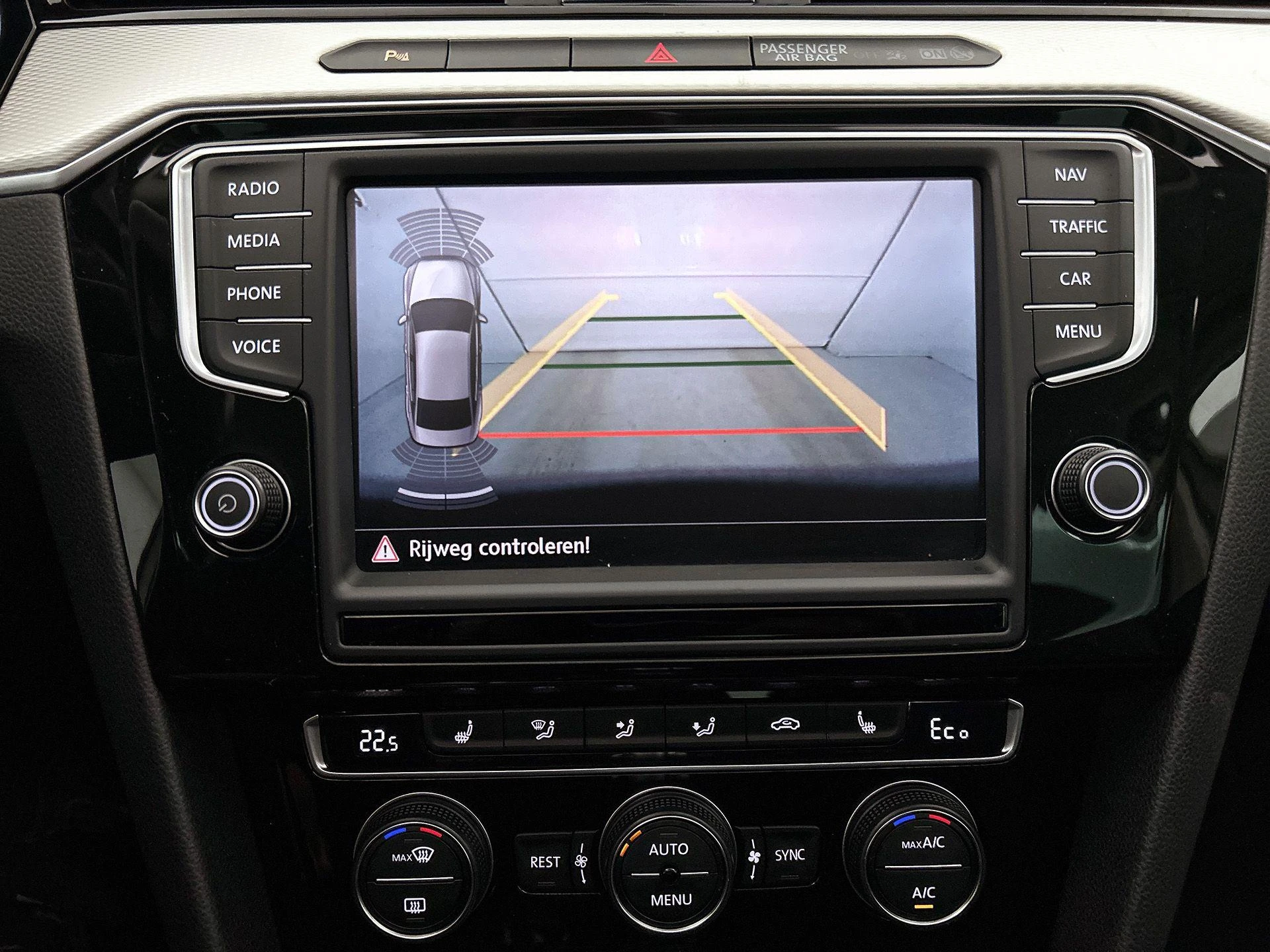 Volkswagen-Passat-image-11