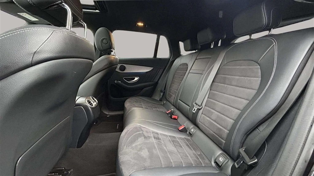 Mercedes-Benz-EQC-image-28