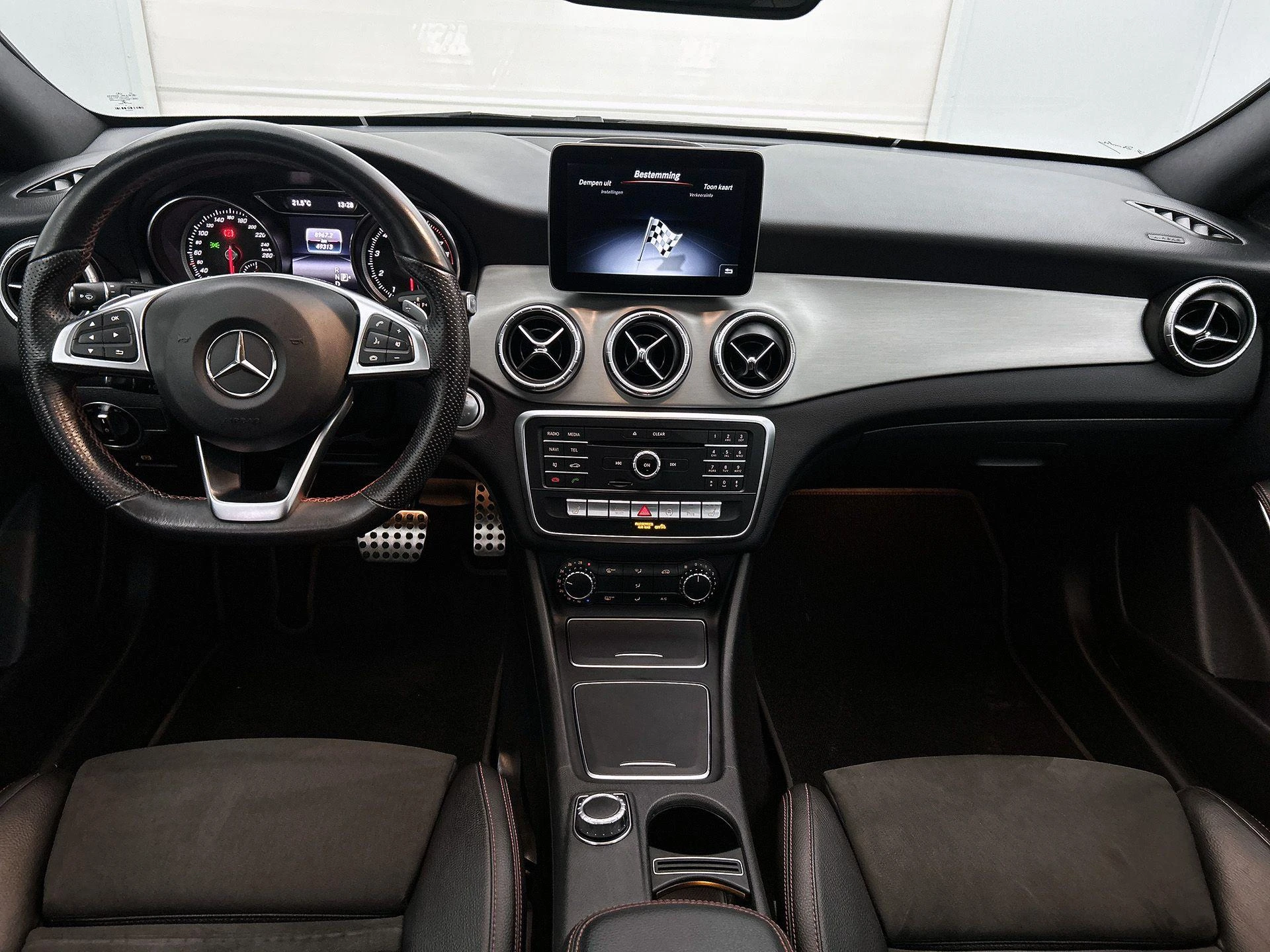 Mercedes-Benz-CLA-image-17