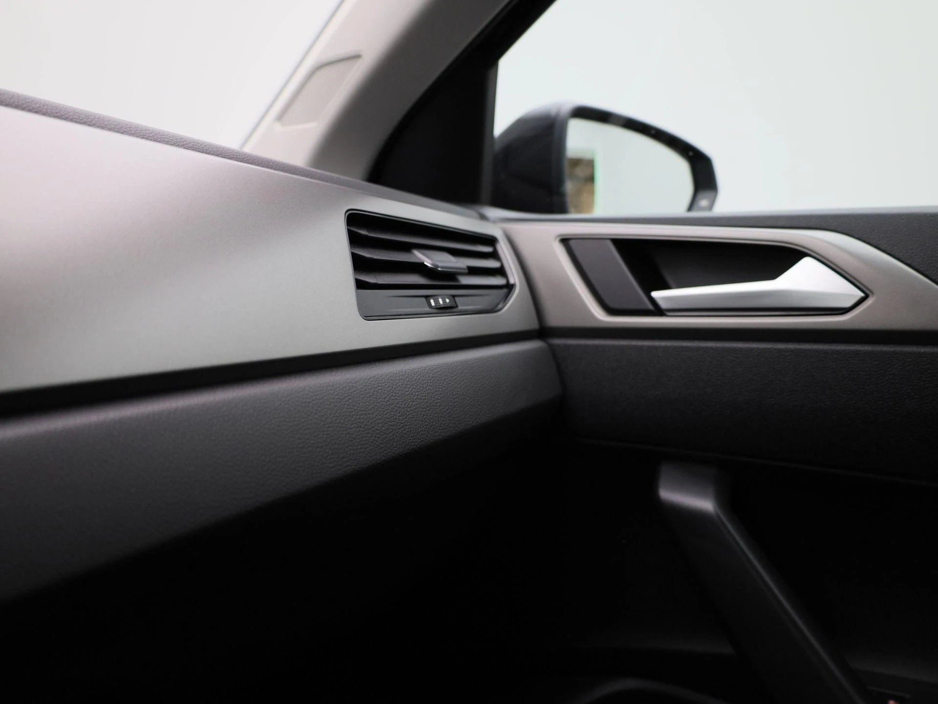Volkswagen-Polo-image-24