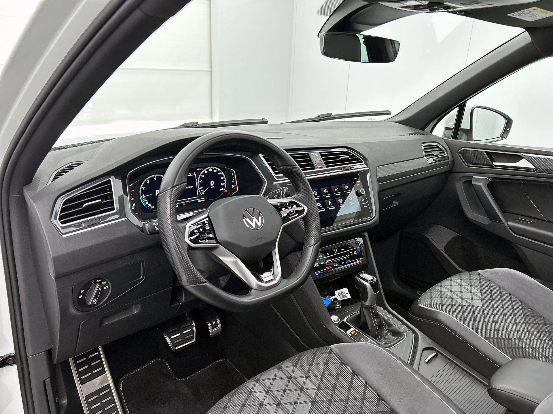 Volkswagen-Tiguan-image-18