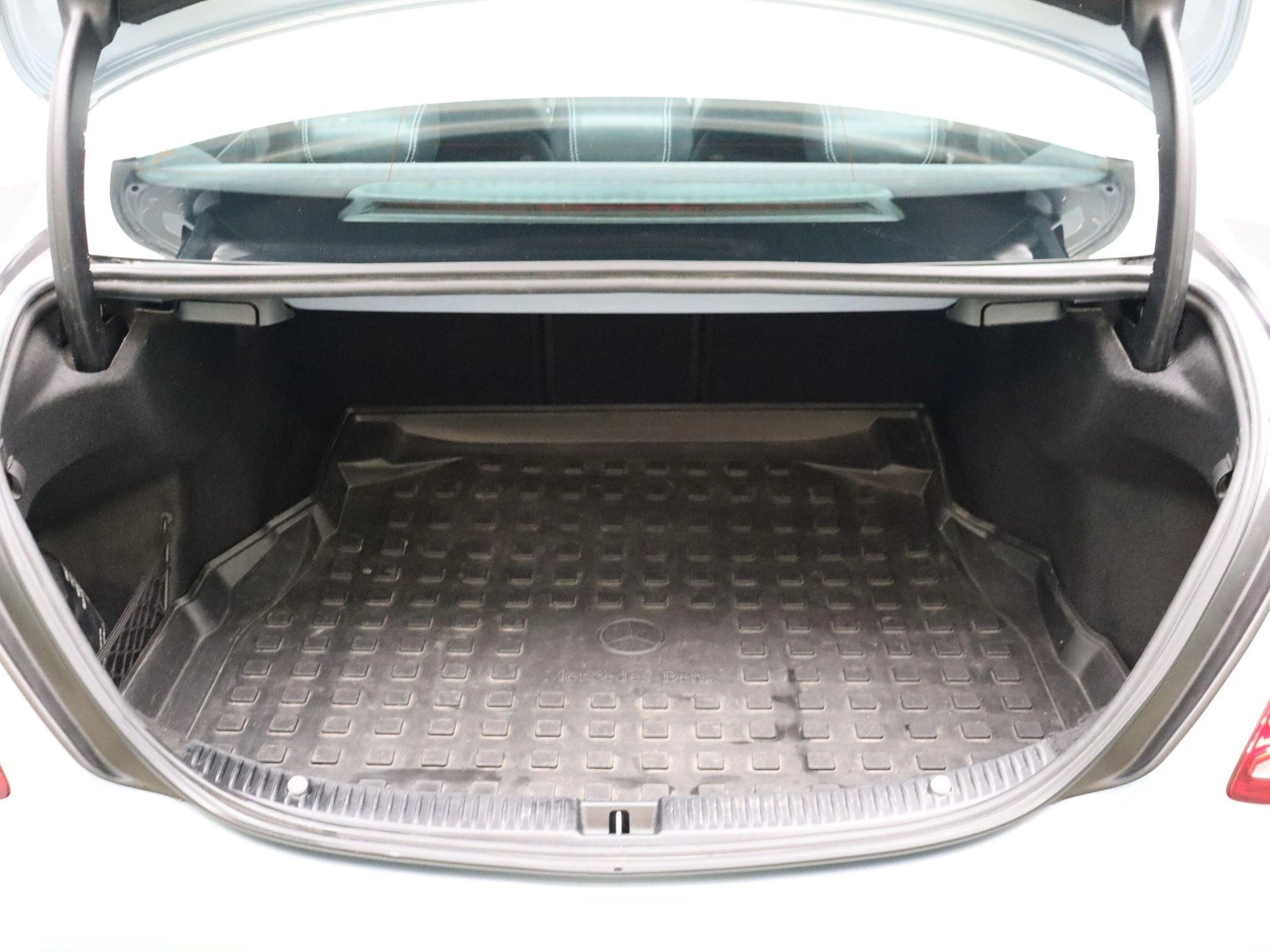 Mercedes-Benz-C-Klasse-image-24