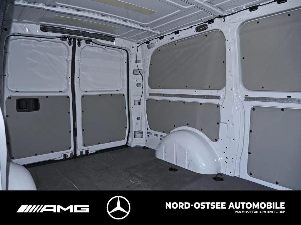 Mercedes-Benz-Vito-image-11