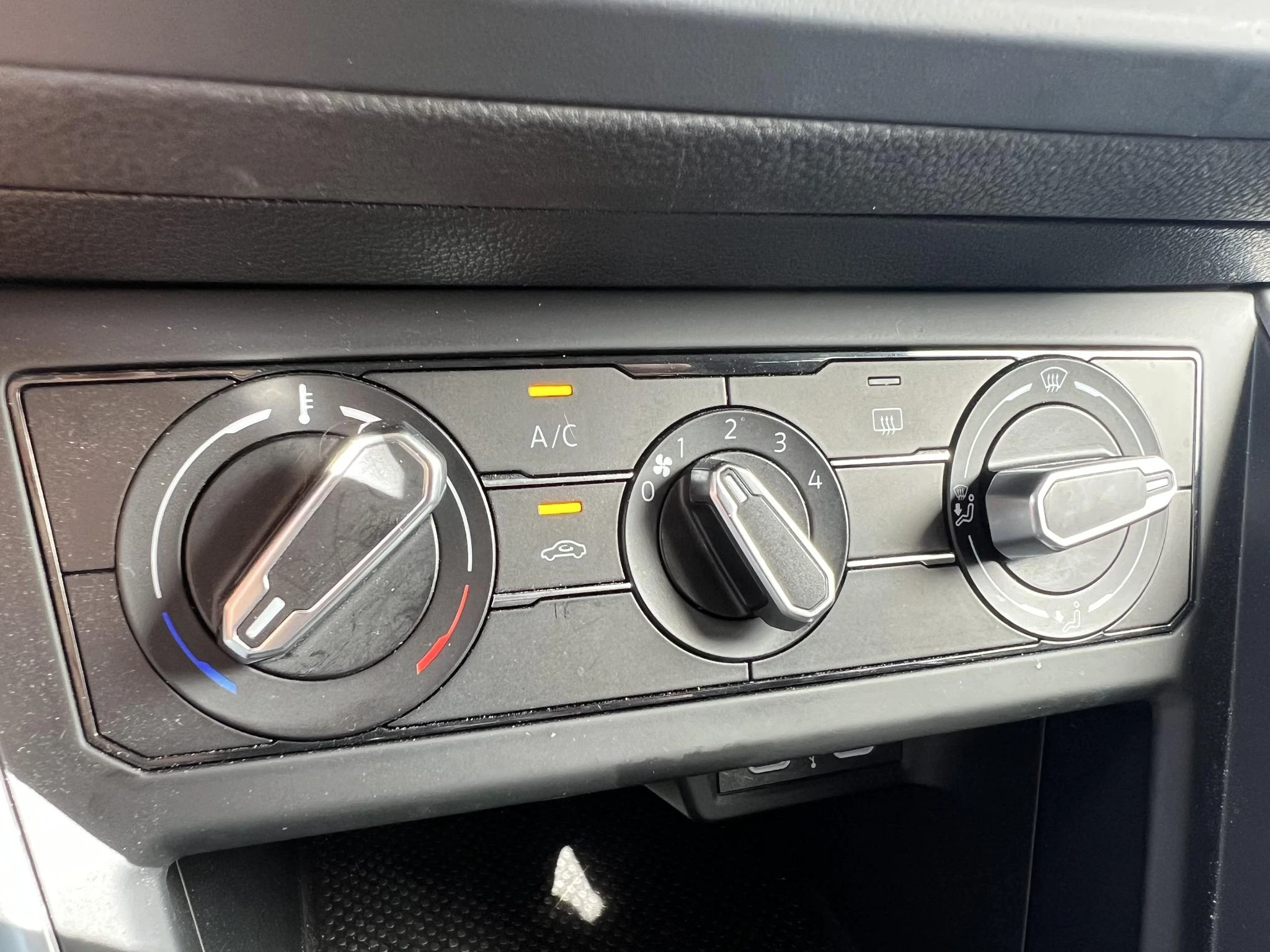 Volkswagen-Polo-image-13