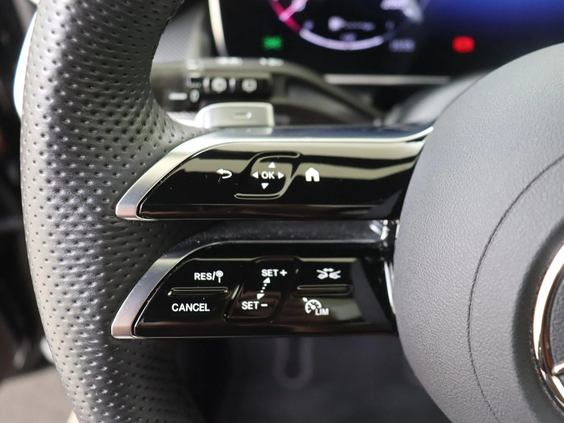 Mercedes-Benz-GLC-image-11