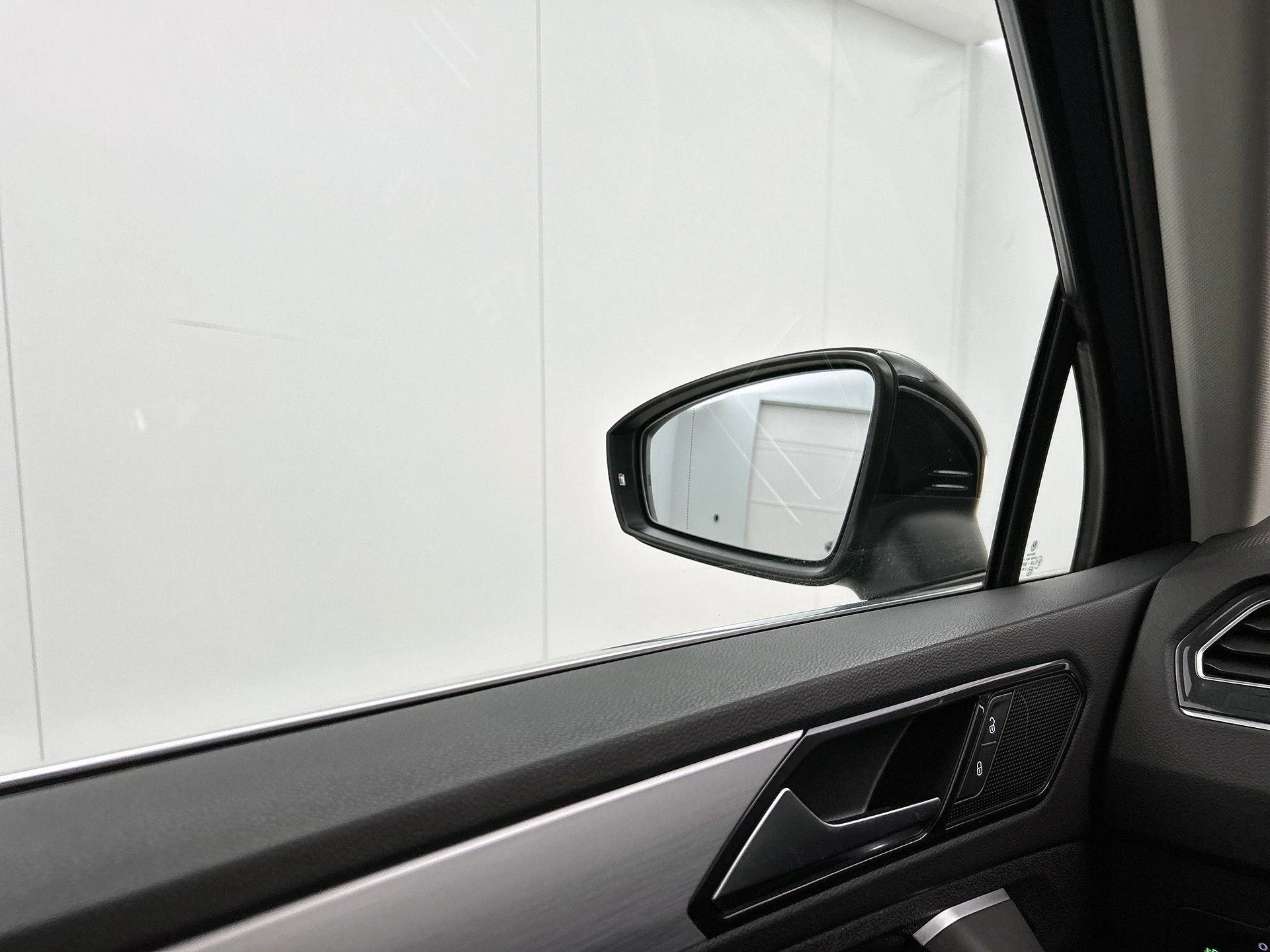 Volkswagen-Tiguan-image-18