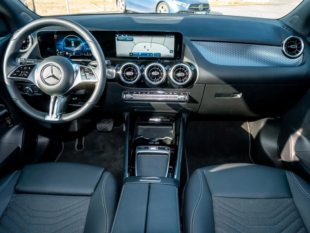 Mercedes-Benz-GLA 200 d-image-13