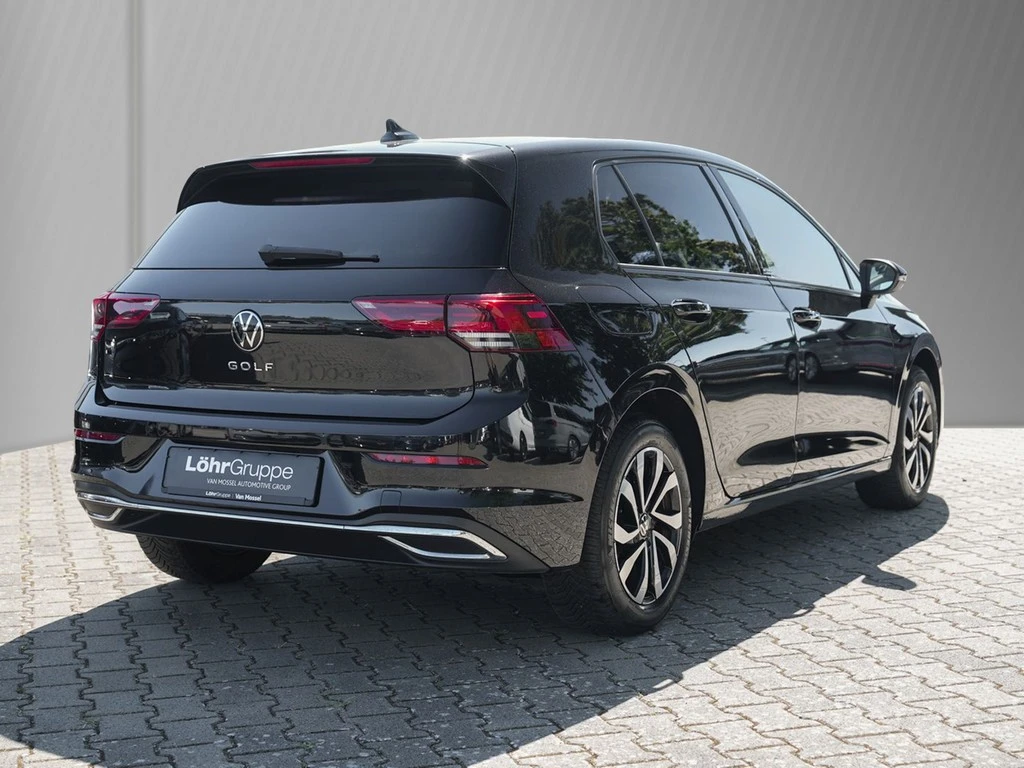 Volkswagen-Golf-image-3