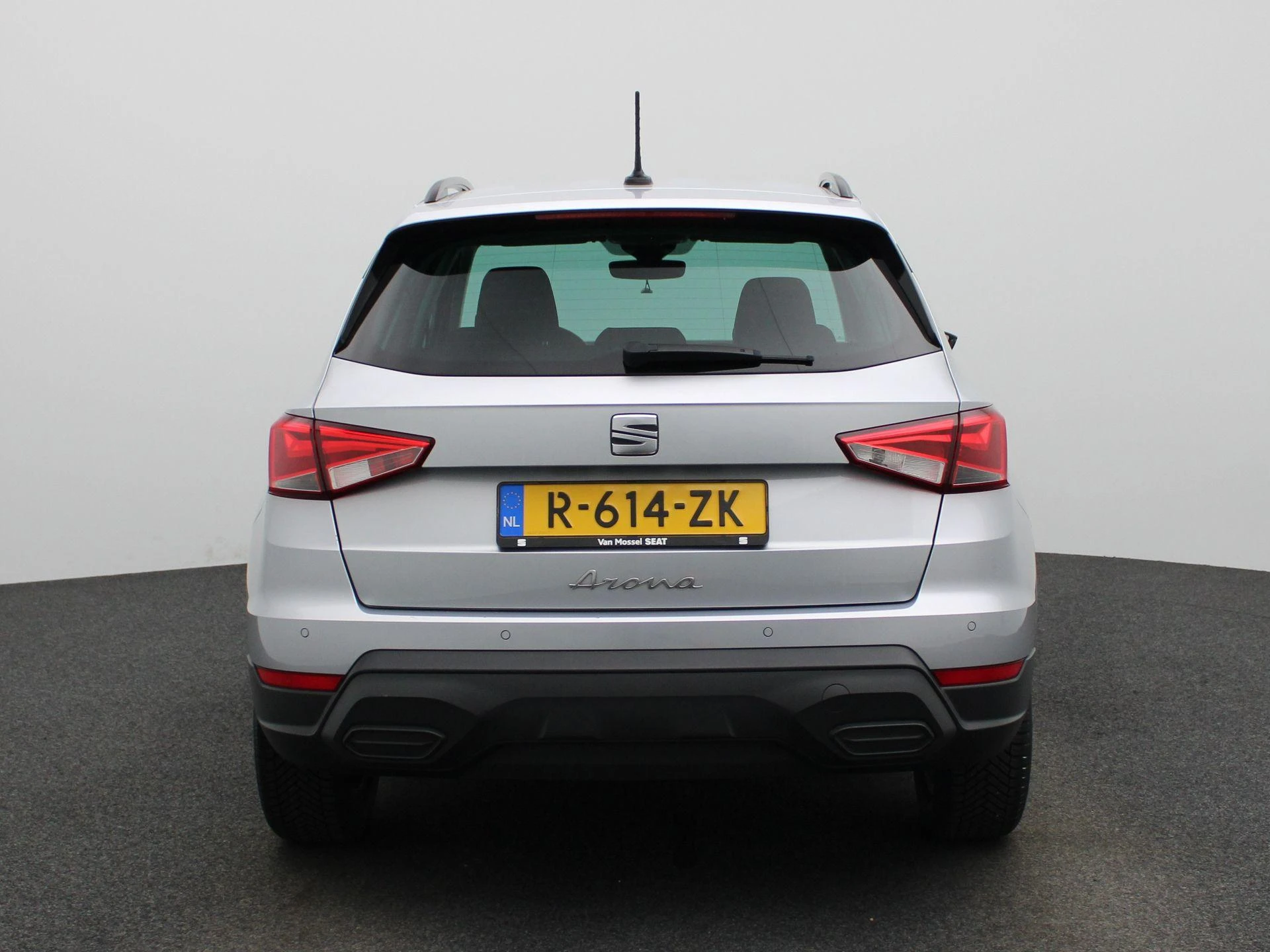 SEAT-Arona-image-4