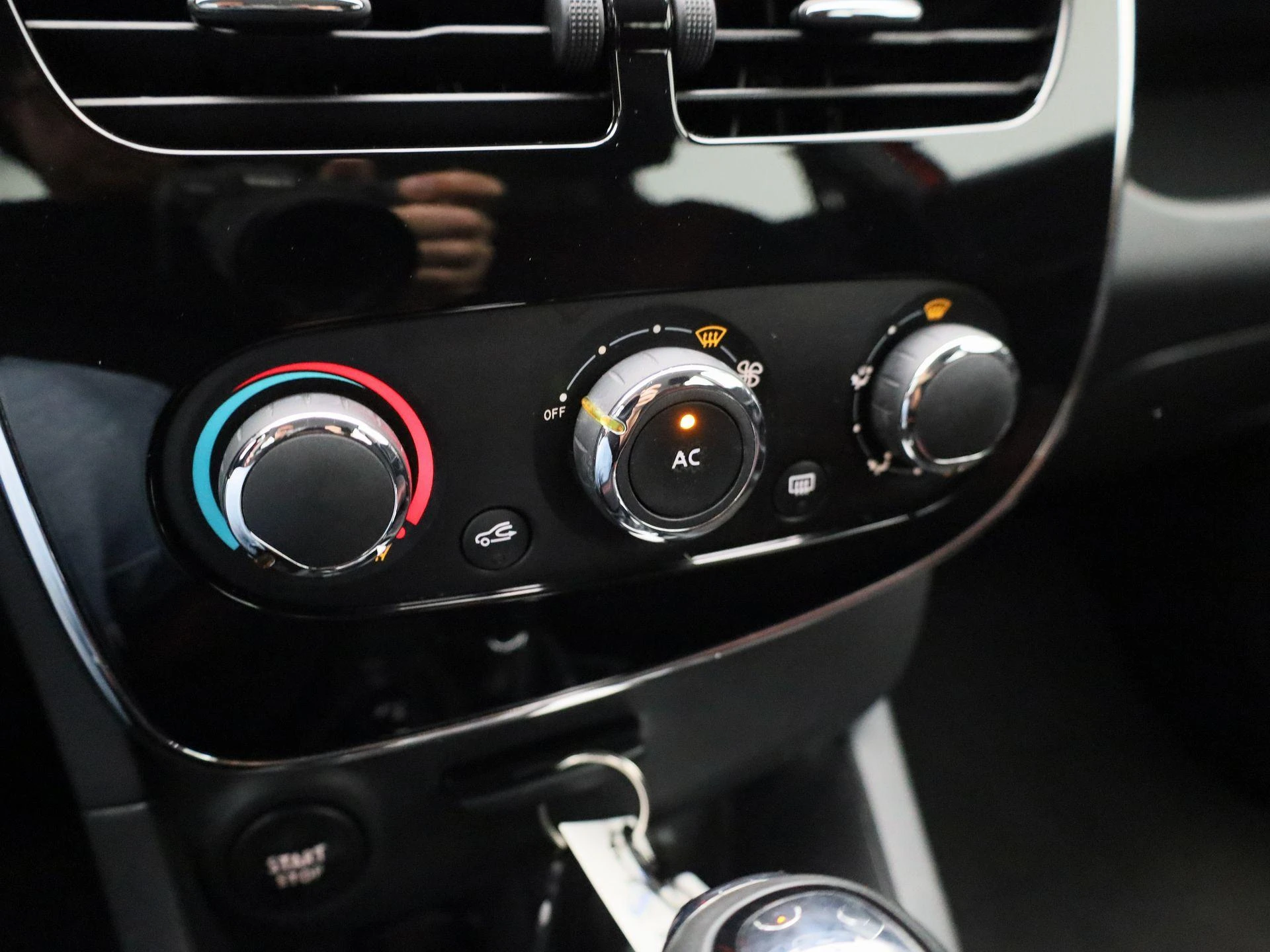 Renault-Clio-image-17