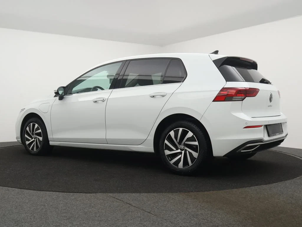 Volkswagen-Golf-image-19