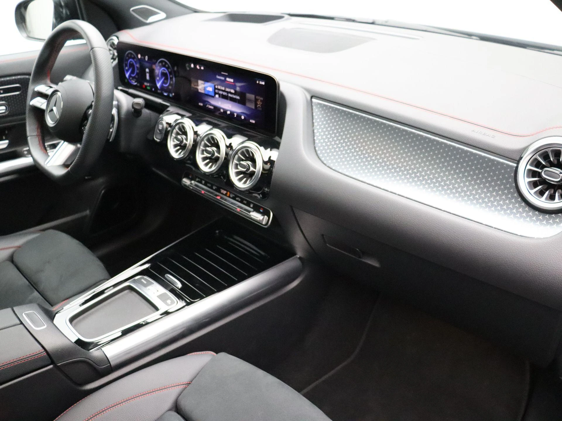 Mercedes-Benz EQA 250+ Star Edition + BURMESTER + PANO DAK + HEAD UP + CARPLAY +