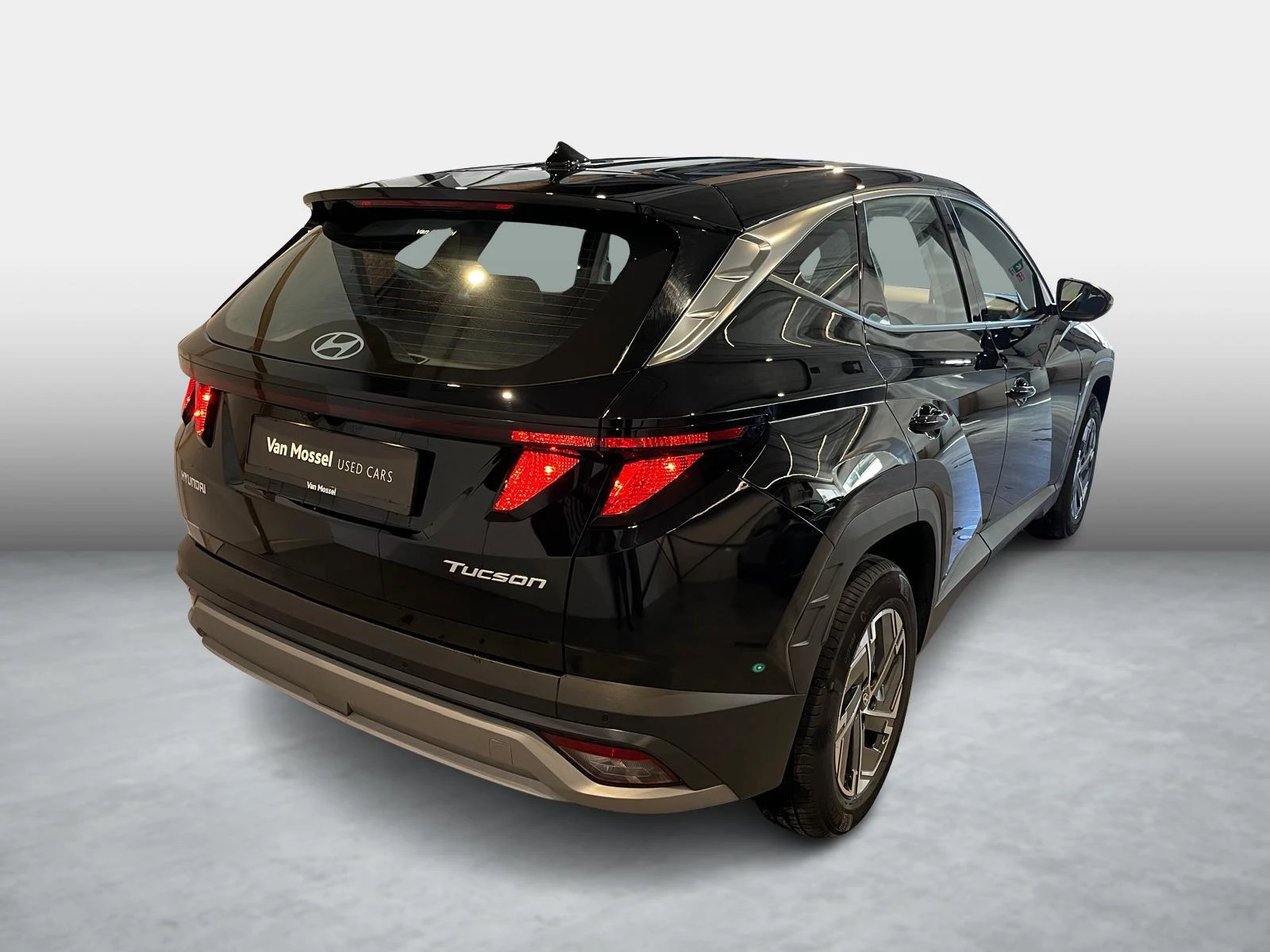 Hyundai-Tucson Hybrid-image-3